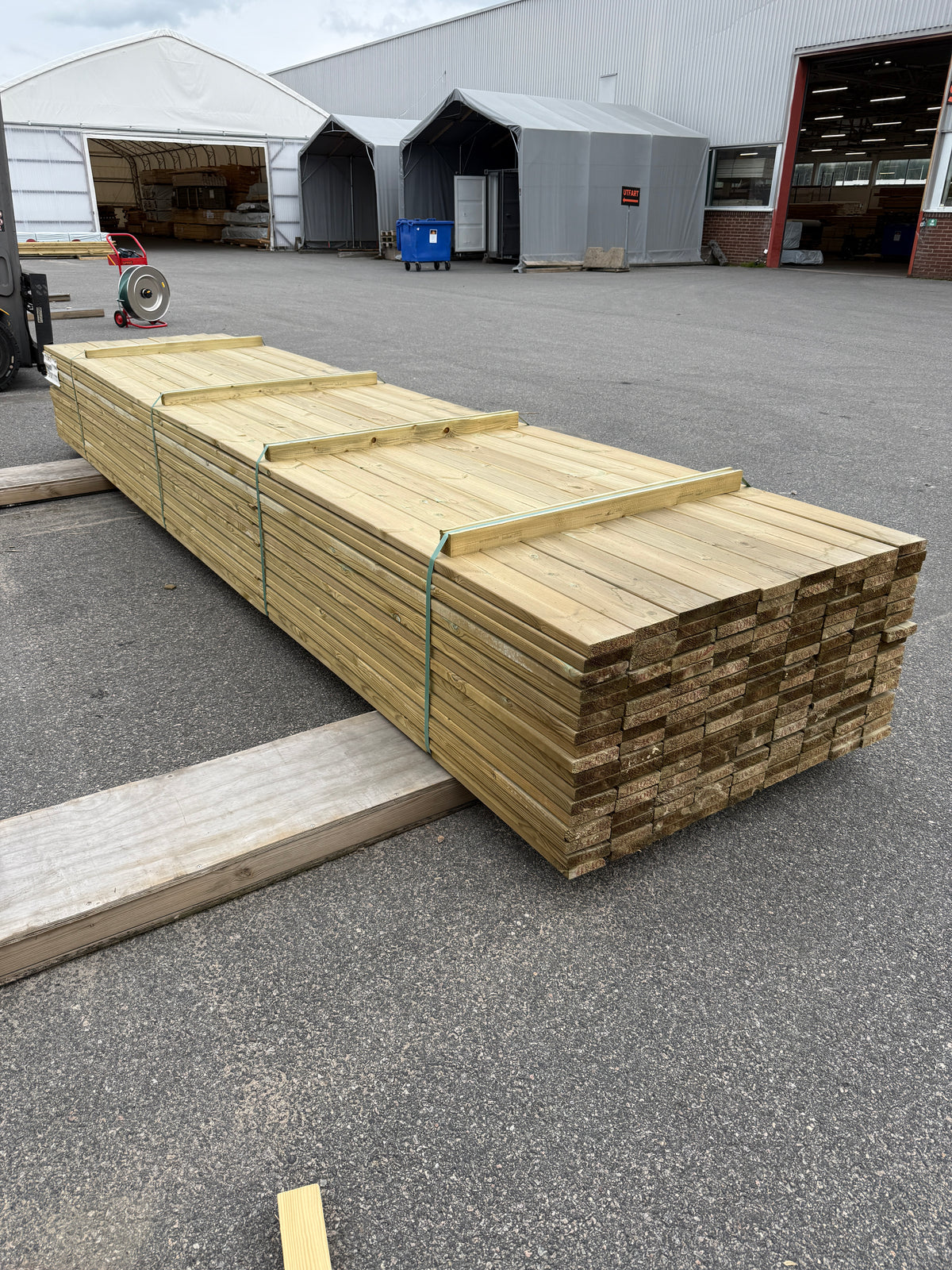 Paket Tryckimpregnerad Trall 28x120 mm – 4,80 m (G4-3)