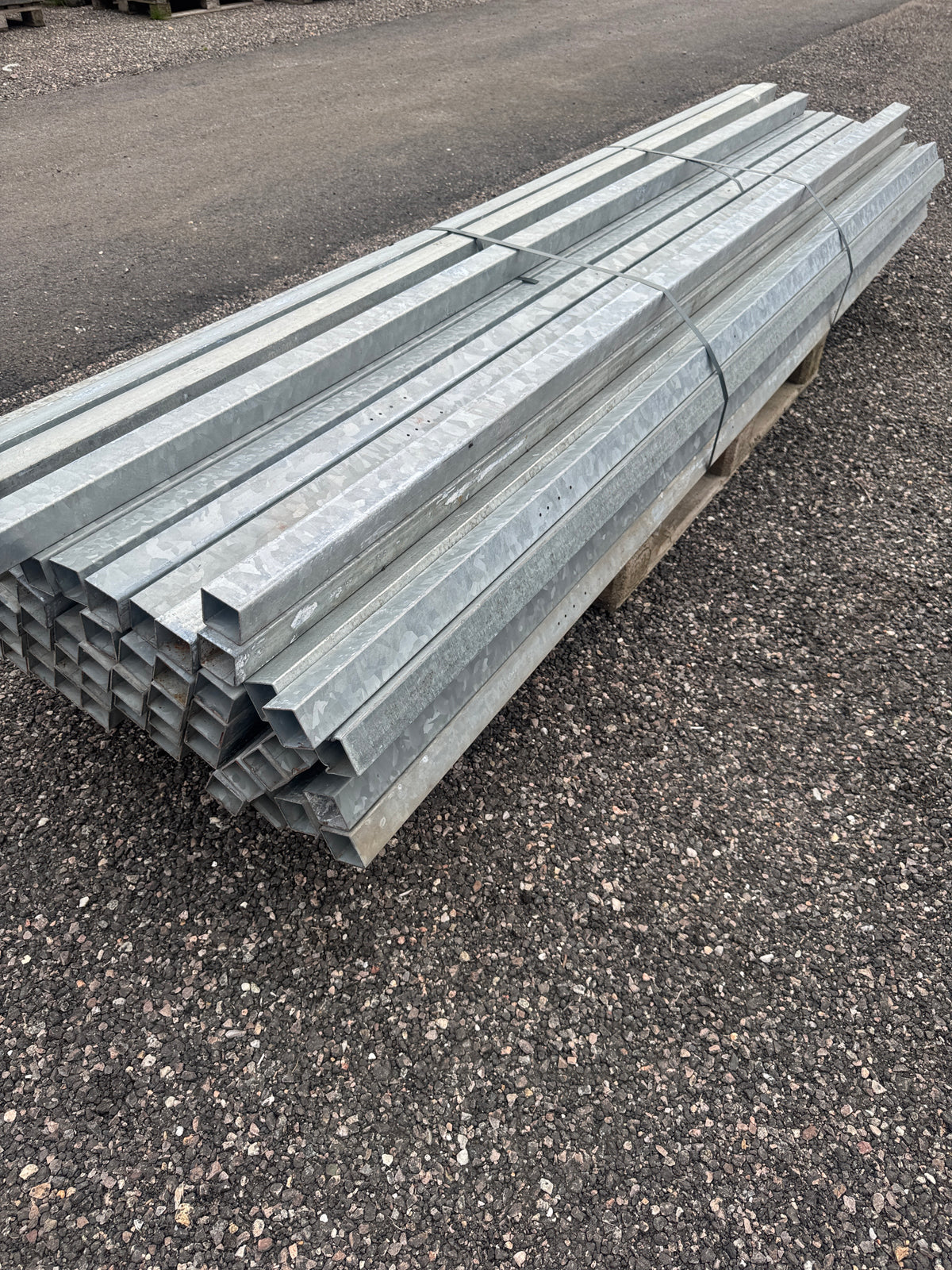 Pall Galvade Fyrkantsrör 50x50mm – 2,76m – ca 75st