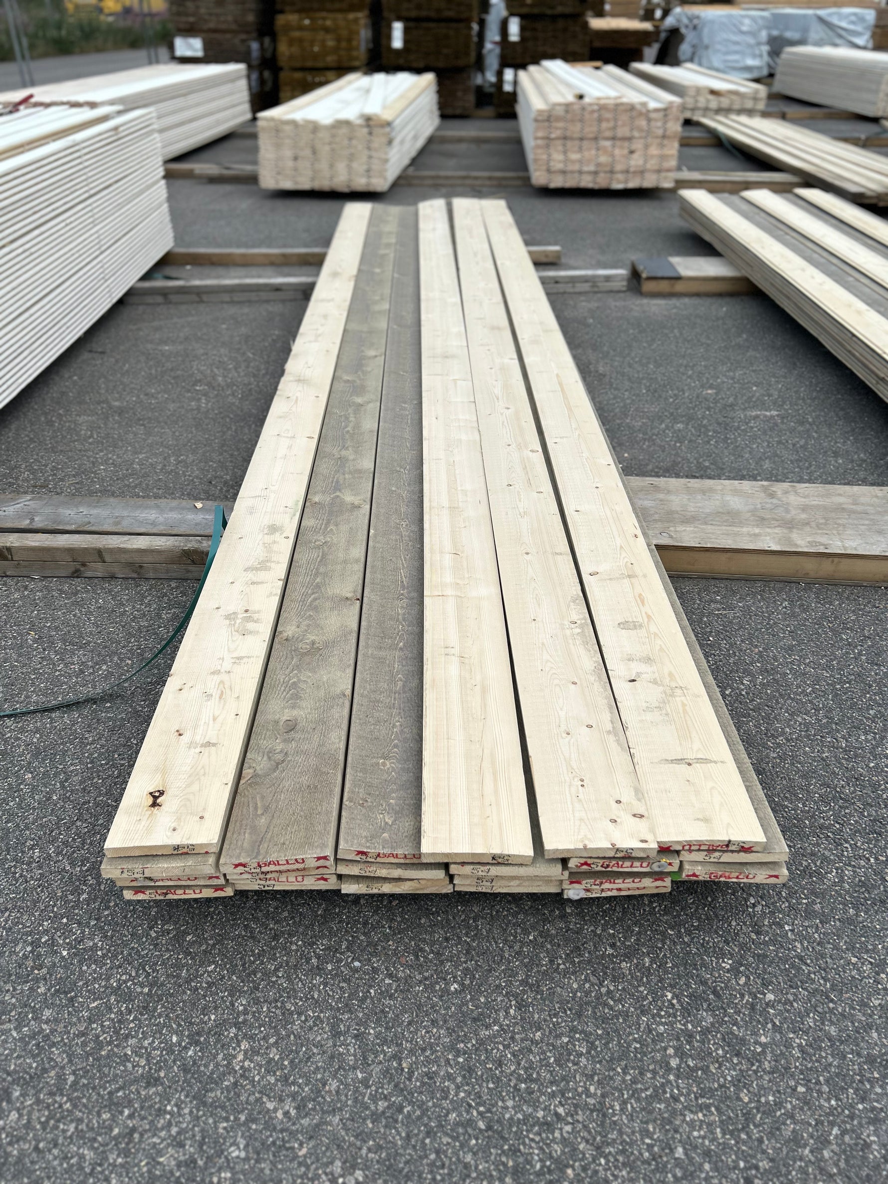 Paket Finsågade Brädor 22x170mm 5,40m 28st Lasyr