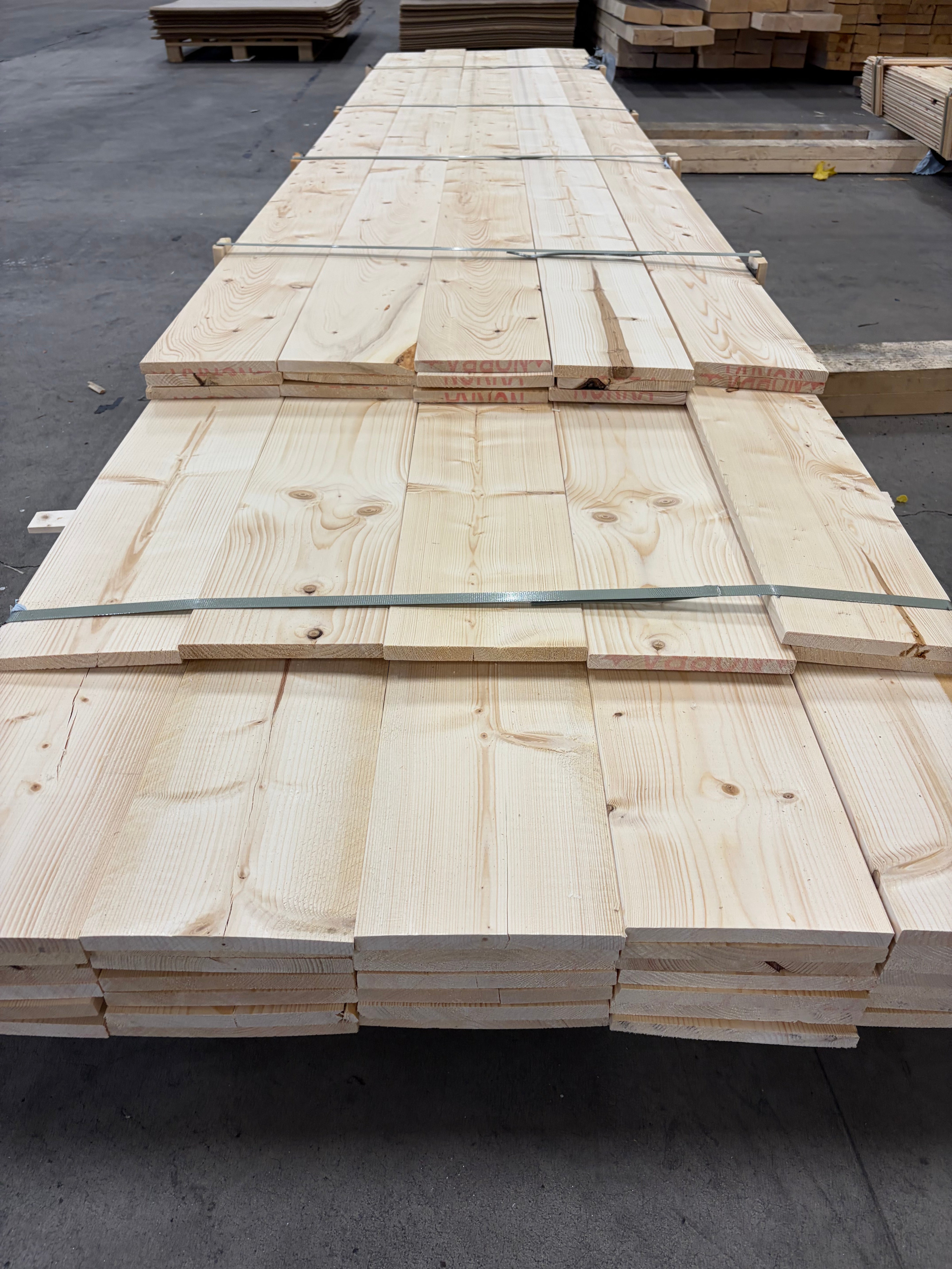 Paket Brädor Runtomhyvlat 4-fas – 55 st (4,2–5,1 m, Gran, Utskott)