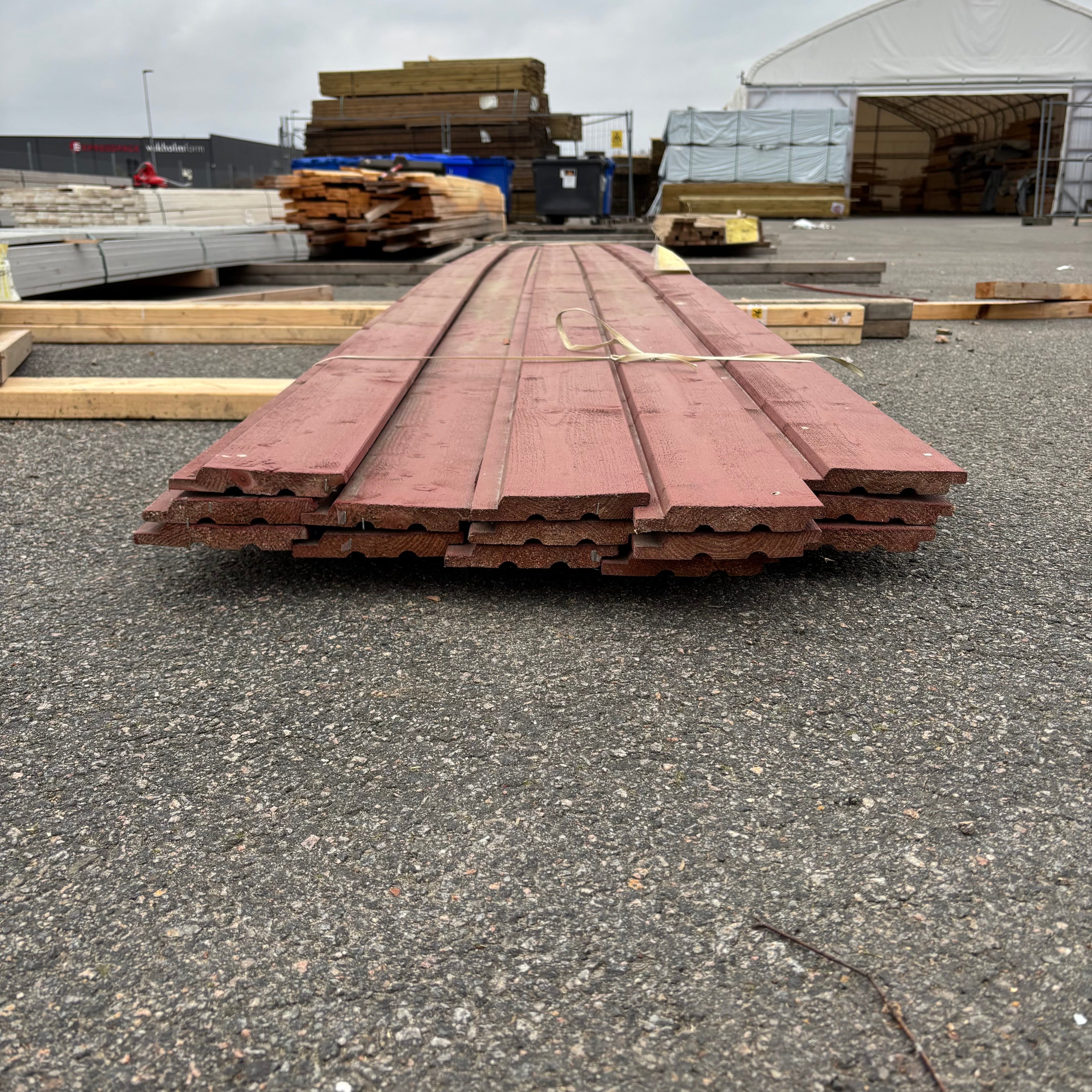 Paket Ytterpanel Falsad Enkelfas 24x147 mm – 14 st (5,10 m, Brandröd)