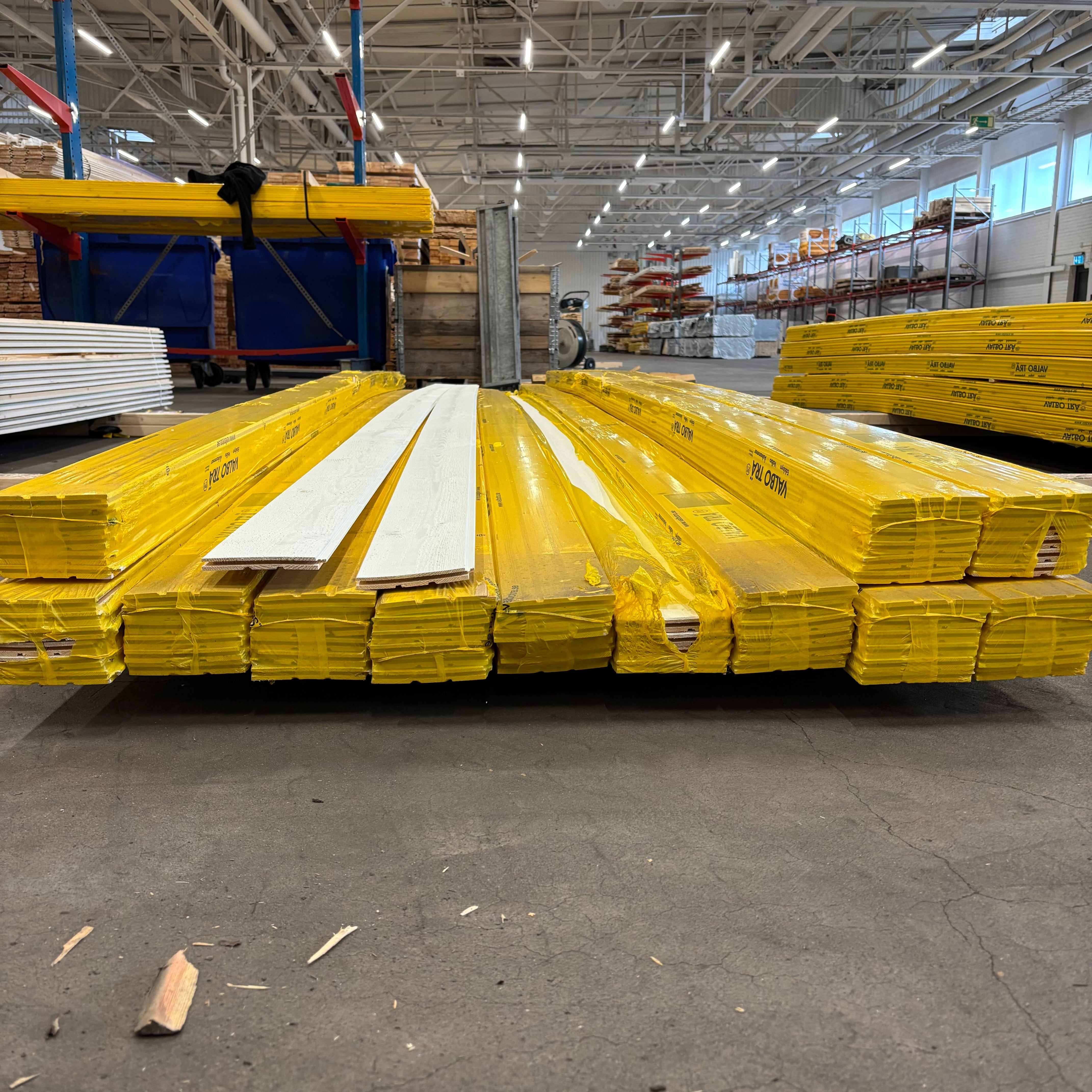 Paket Ekonomi Springpanel Finsågad 14x120 mm – Vitmålad Gran
