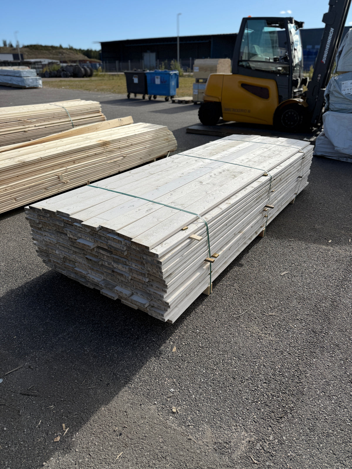 Paket Finsågade Brädor 22x120mm 3,00m 143st Grundmålade