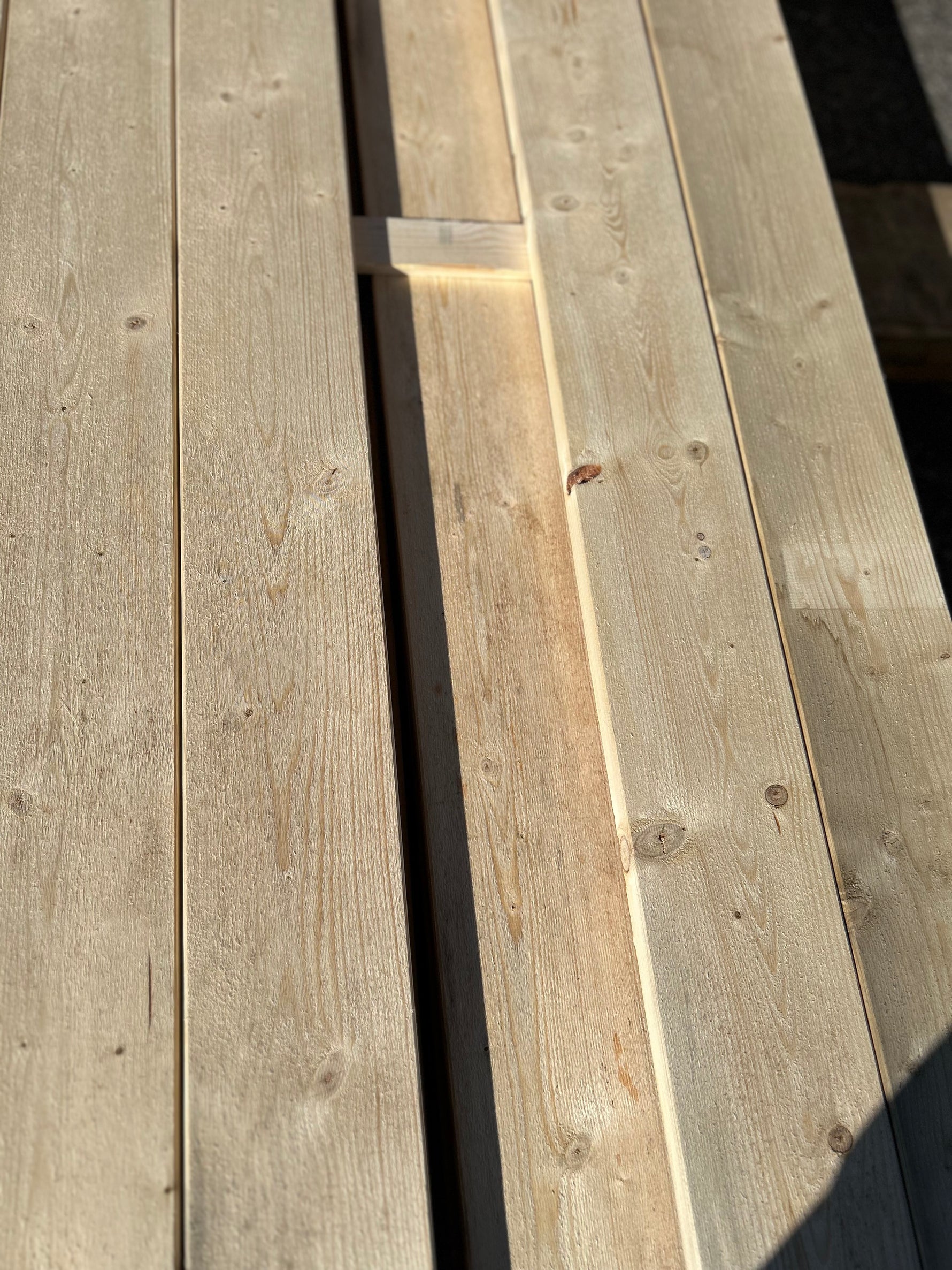 Paket Finsågade Brädor 22x120mm, 54st 4.20m- Fuktskadat