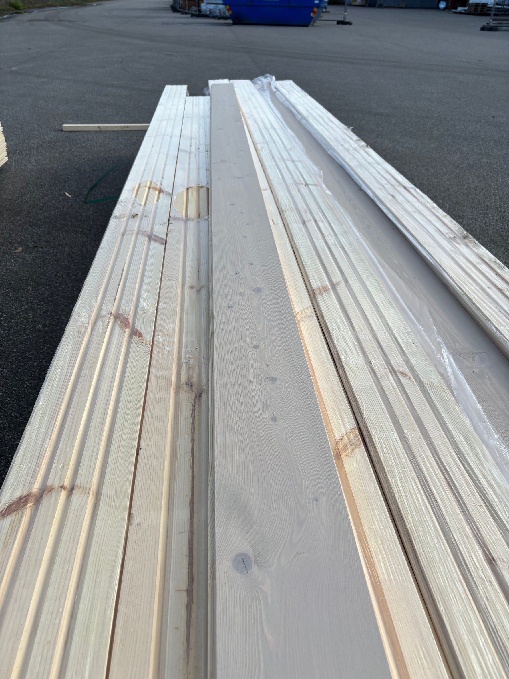 Parti Massivt Furugolv Borstad Ljusgrå Ekonomi 25x160 mm – ca 79,87 m²