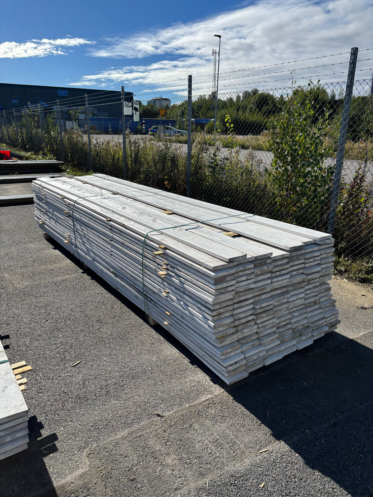 Paket Finsågade Brädor 22x145mm 3,90m 148st Grundmålade