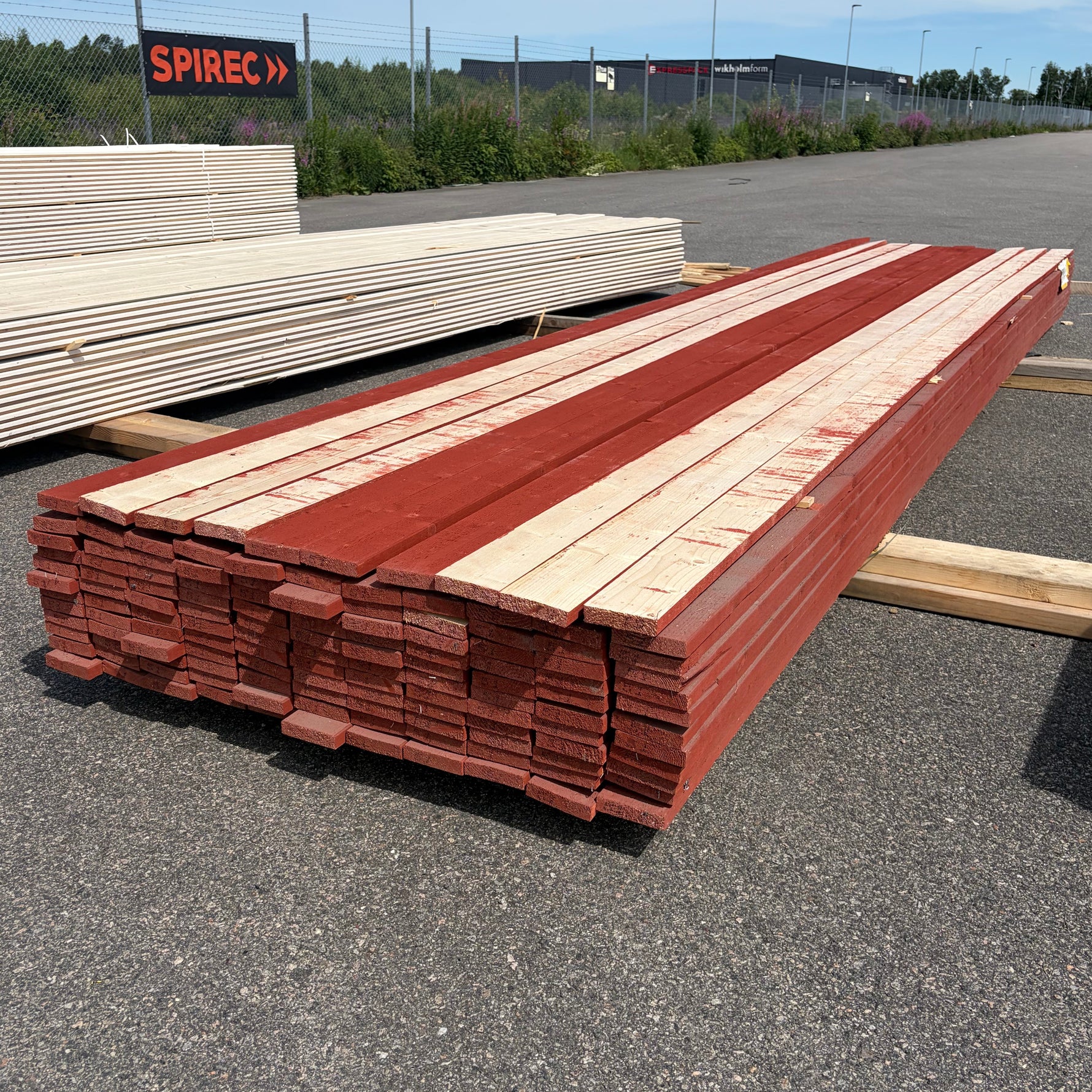 Paket Finsågade Brädor 22x95mm, 120st 5.10m (Slamfärg Röd)