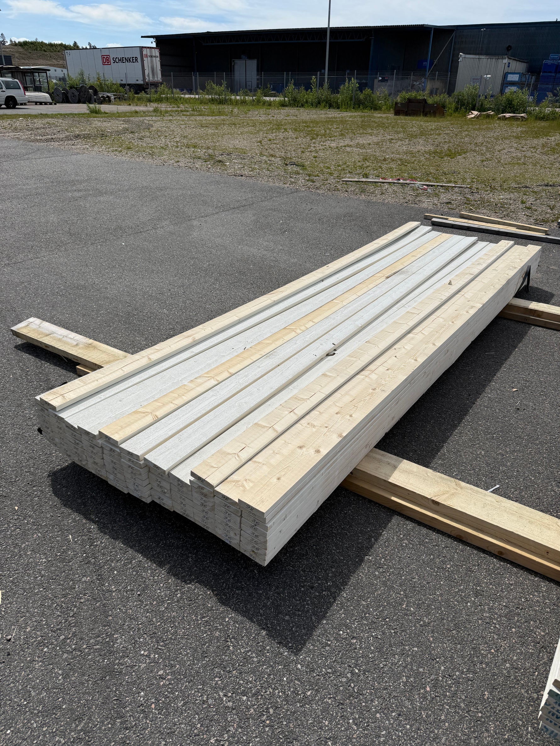 Paket Finsågade Brädor 22x95mm, 89st 3.60m Grundmålad