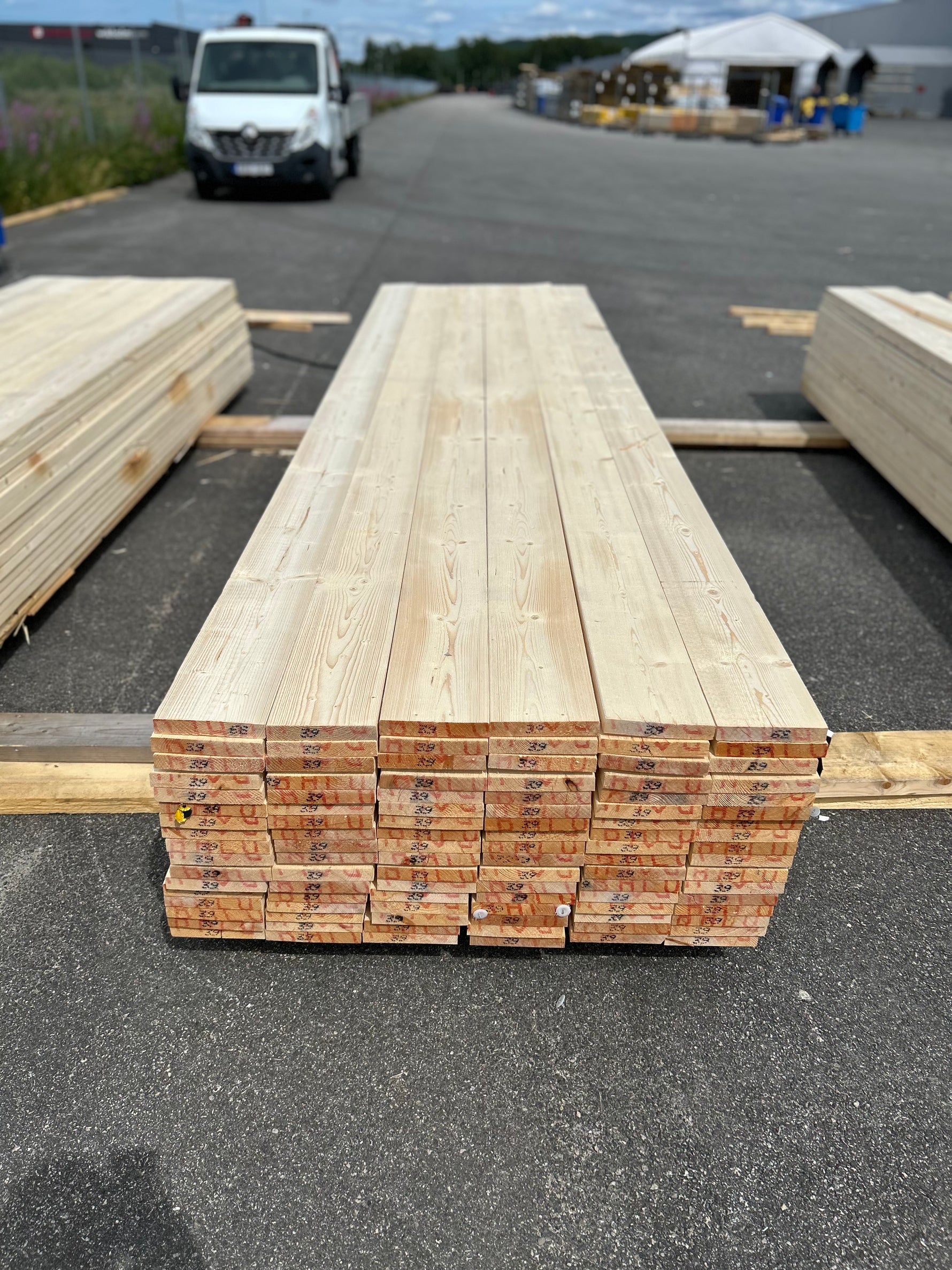 Paket Finsågade Brädor 28x170mm 3.90m 102st Obehandlade