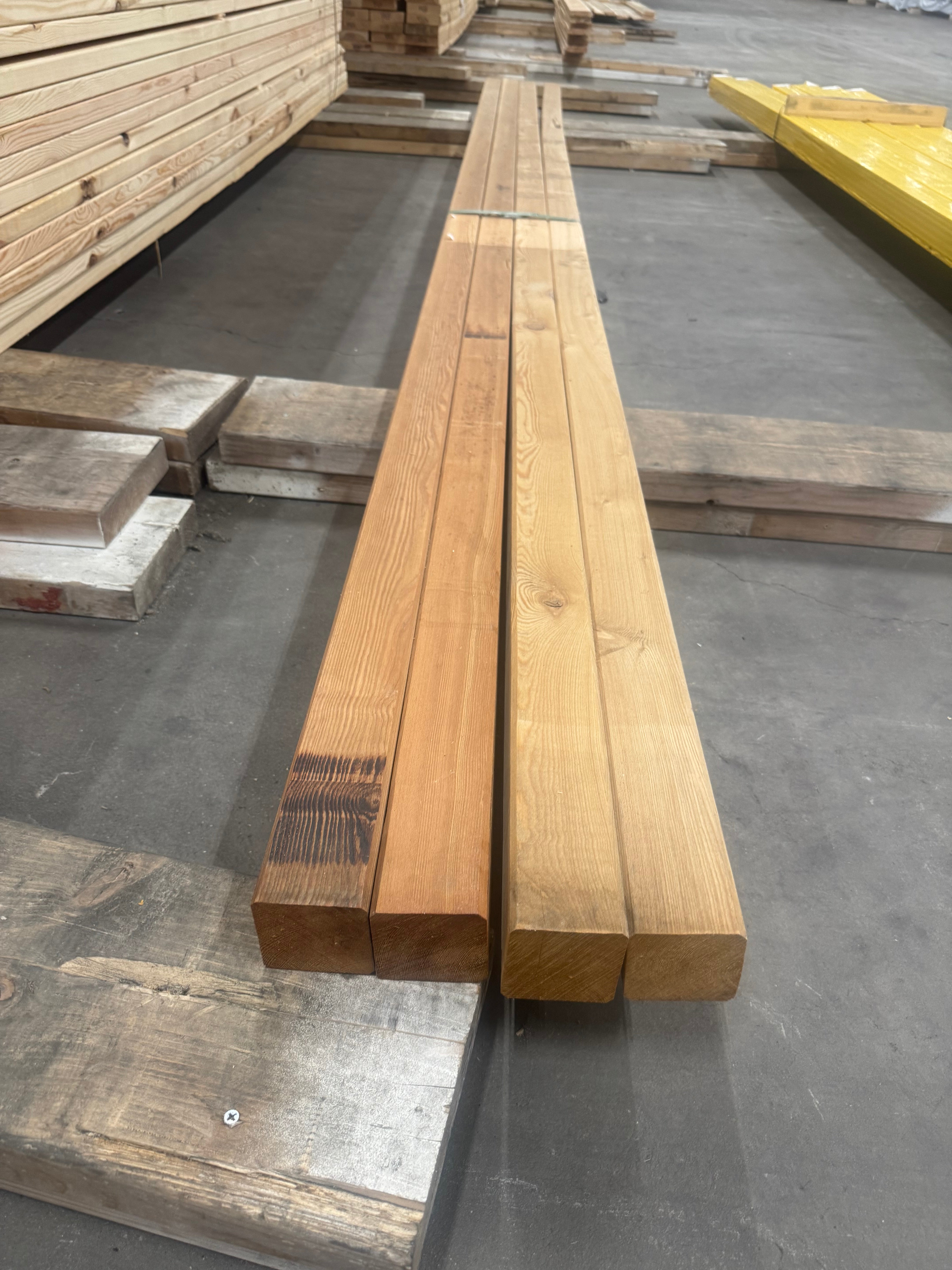 Paket Stolpar 70x70mm 4st 4.055m – Lärk