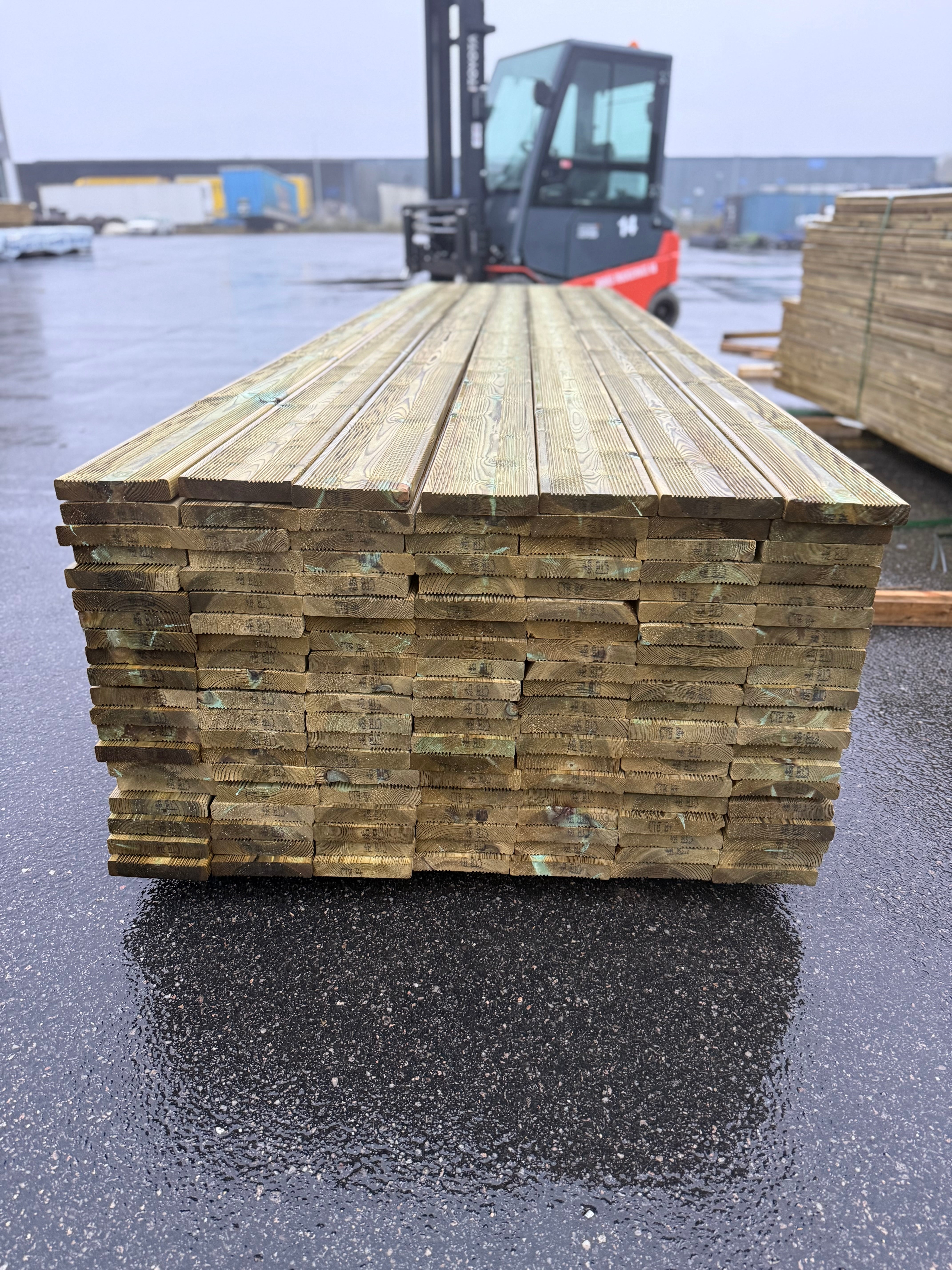 Paket Tryckimpregnerad Rillad Trall 27x145 – 140 st 4,20m (B-Sortering)