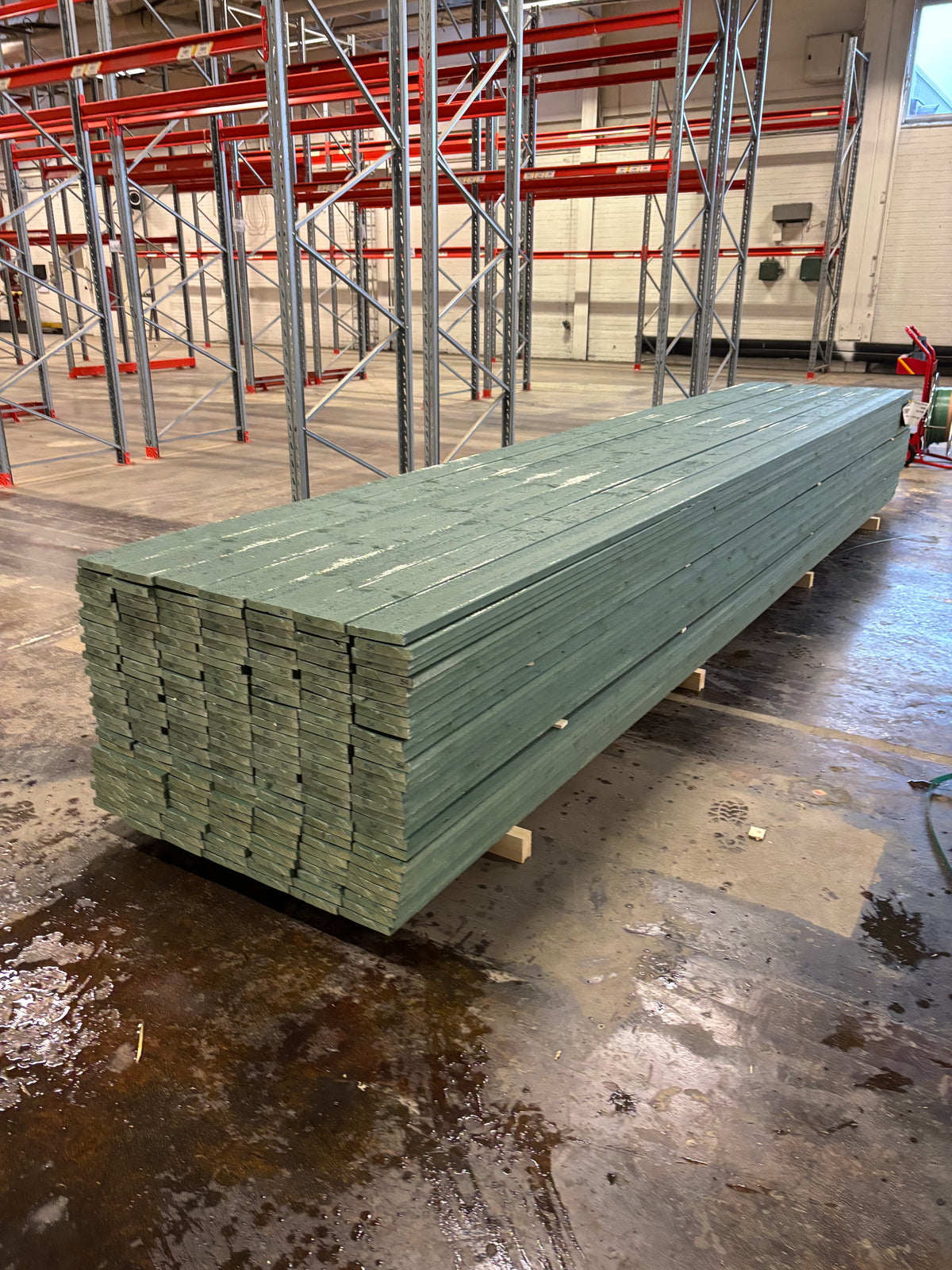 Paket Finsågade Brädor 22×145 mm Mellanstrukna 5,40 m – 210 st