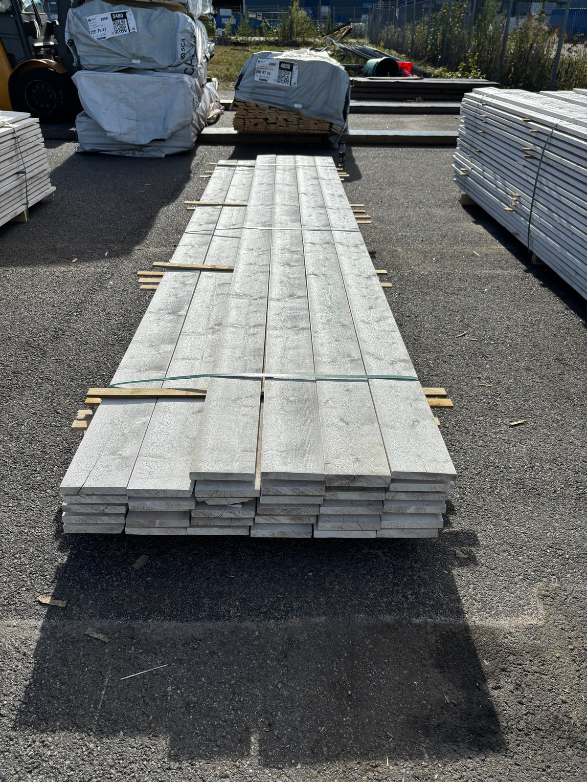 Paket Finsågade Brädor 22x145mm 3,90m 34st Grundmålade