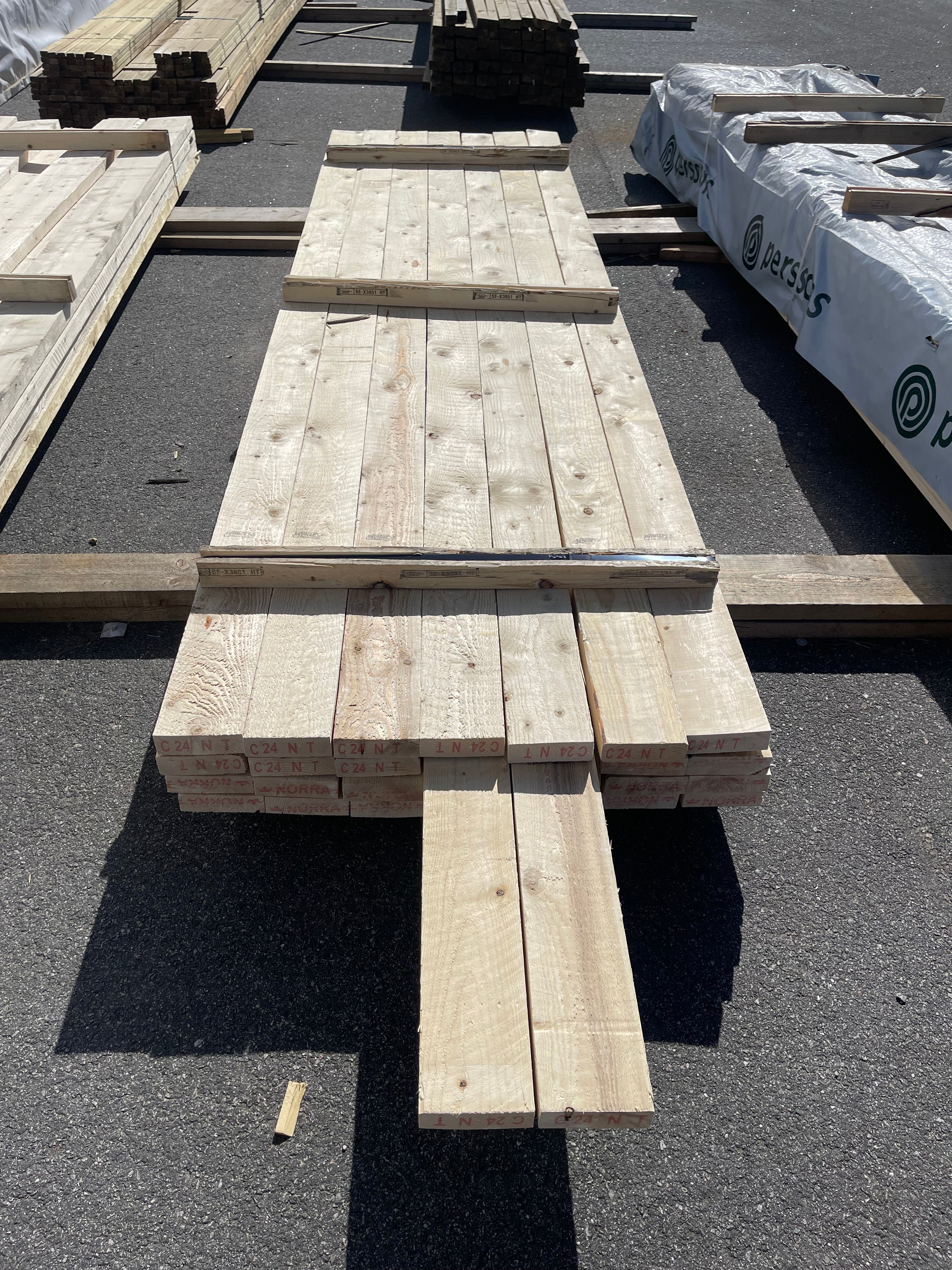 Paket Reglar Ohyvlade 47x150 mm – 3,90 m (26 st) + 4,50 m (2 st)