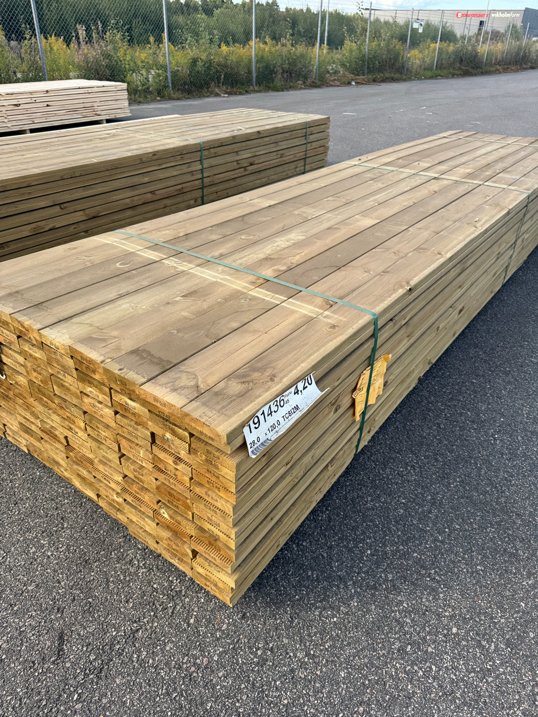 Paket Rillad Trall 28x120 – 144st – 4.20 m – NTR AB A-sortering