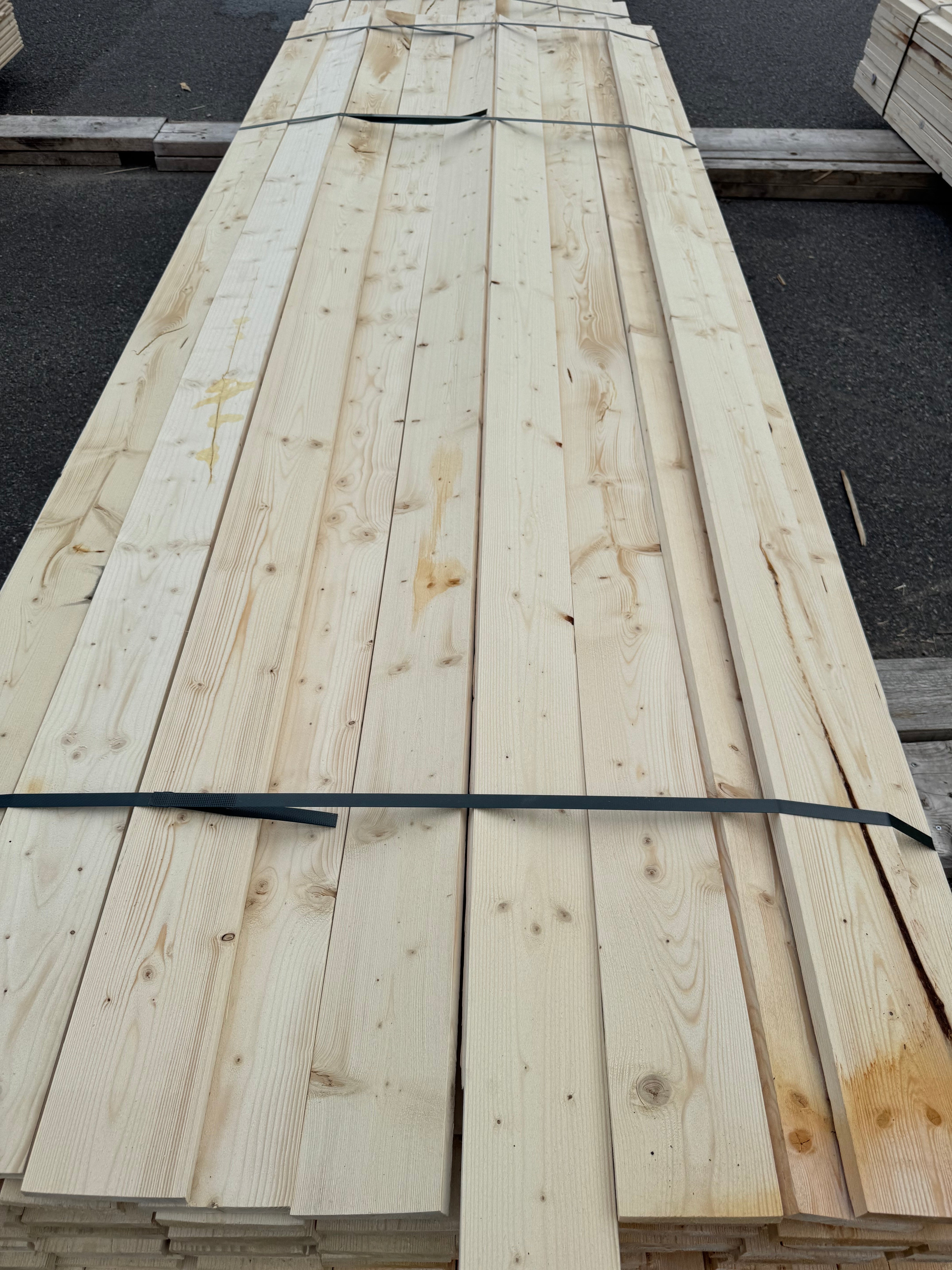 Paket Finsågad Panel 22x120mm 137st 2.99–5.40m – Andra sortering