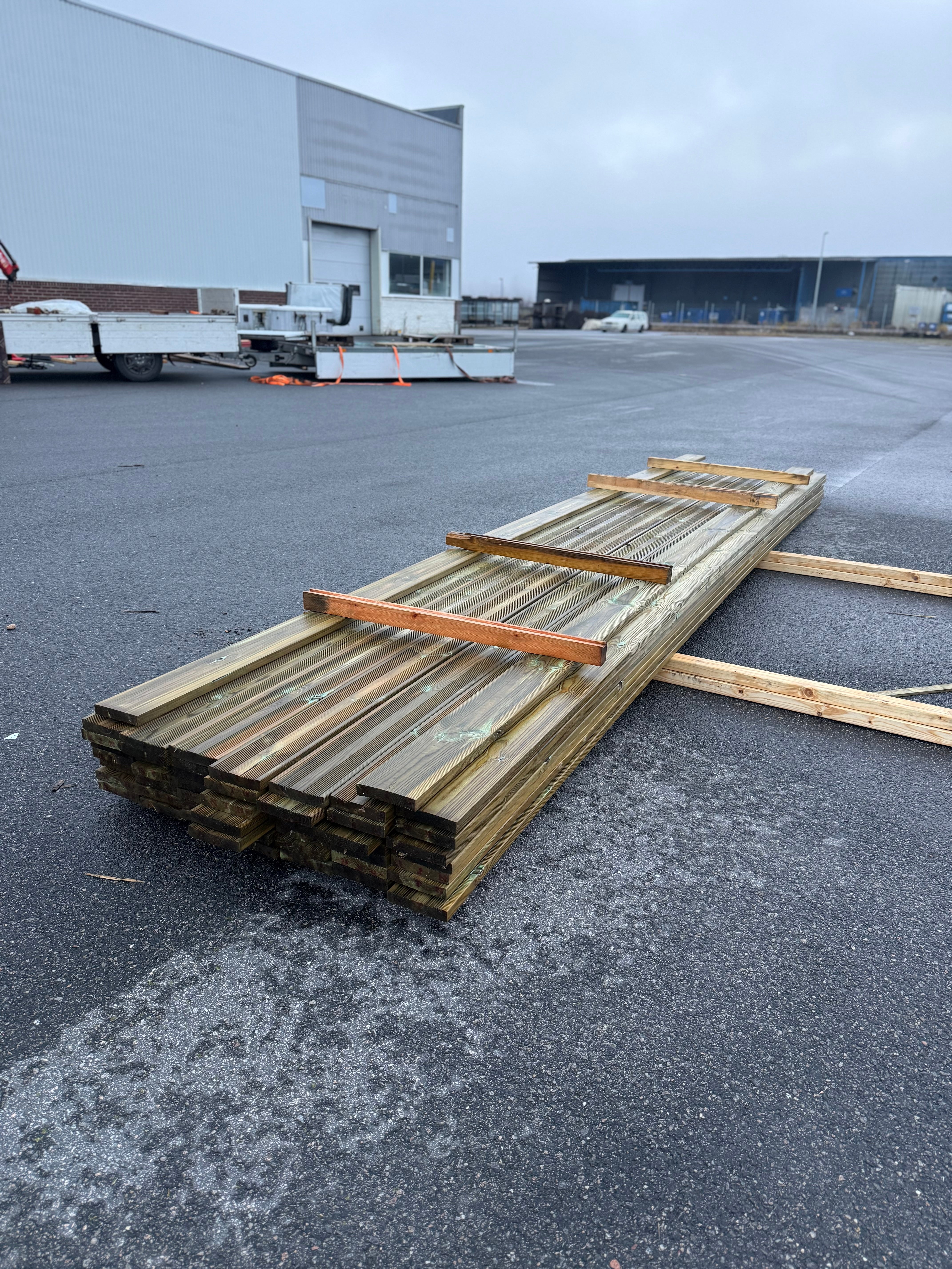 Paket Rillad Tryckimpregnerad Bräda 27x145 mm – 51 st (5,40 m)