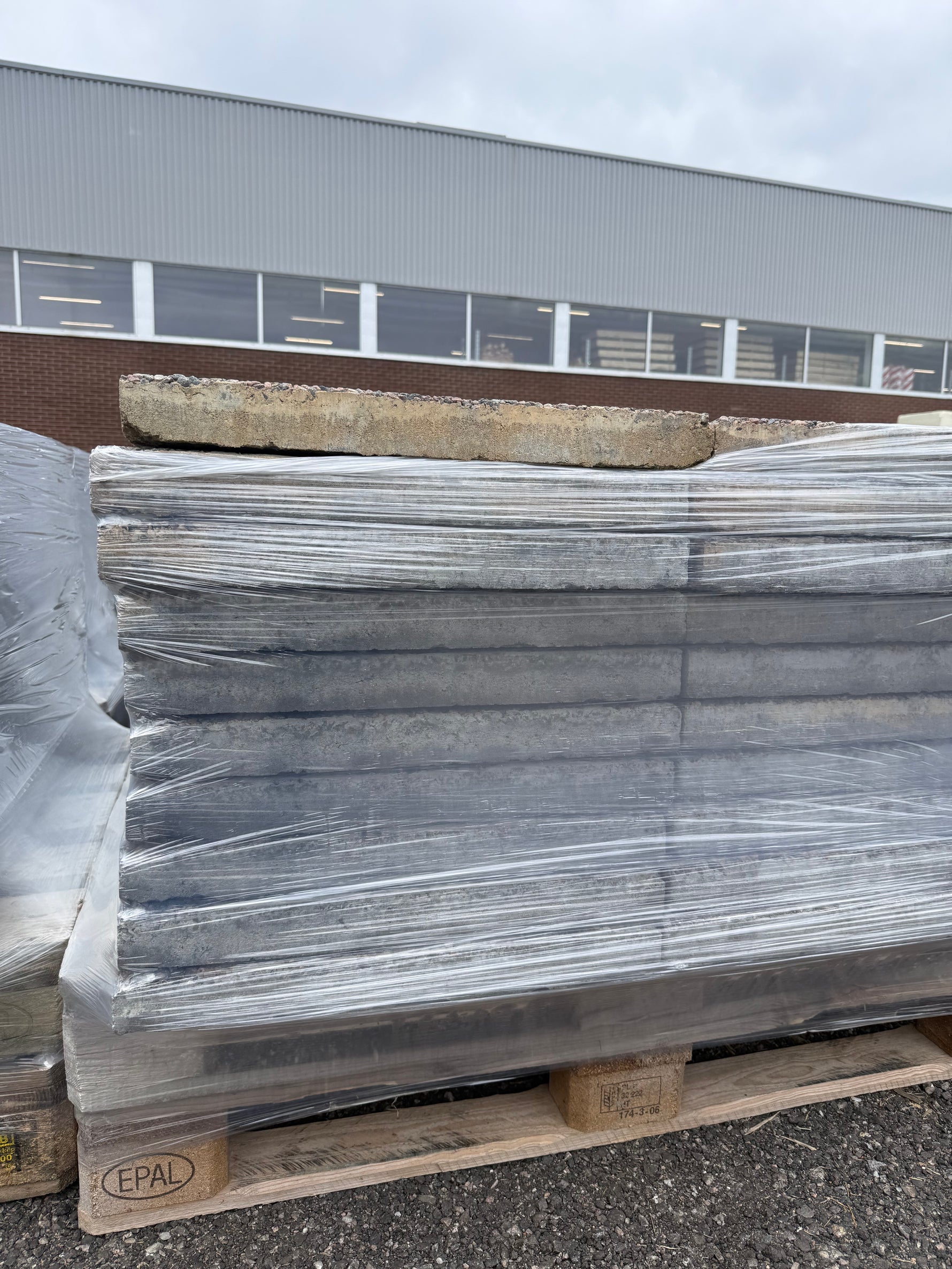 Frilagda Plattor 500x500x50mm – Natursingel (Säljs per styck)