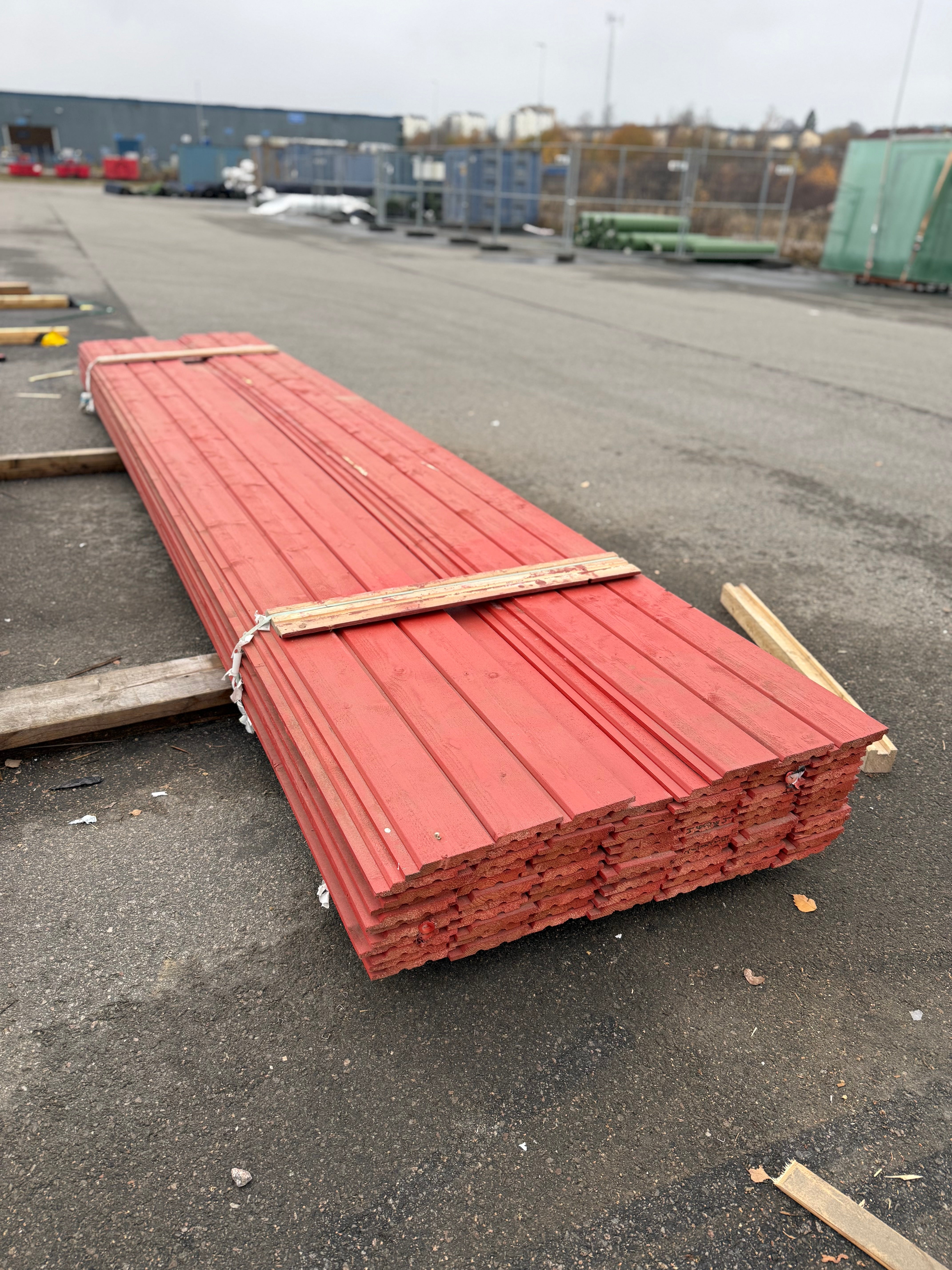 Paket Ytterpanel Falsad Enkelfas 21x147mm – 79 st (5,10 m, Brandröd)