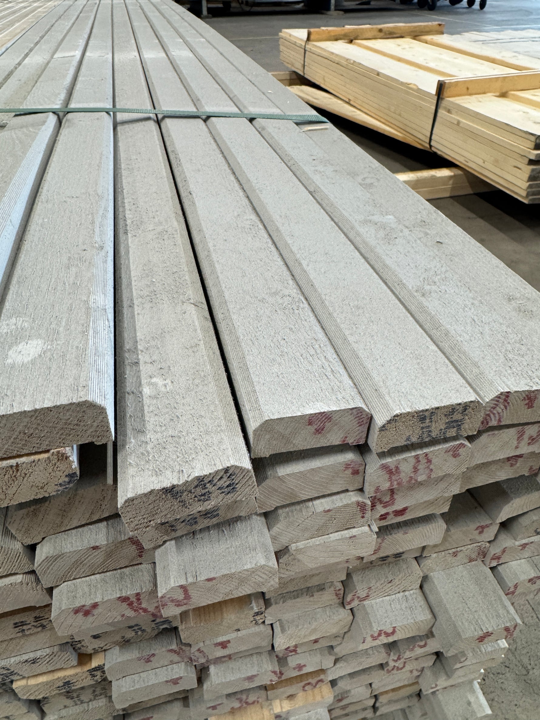 Paket Finsågad Fasadläkt 22x45mm 4,80m – 576 st Grå