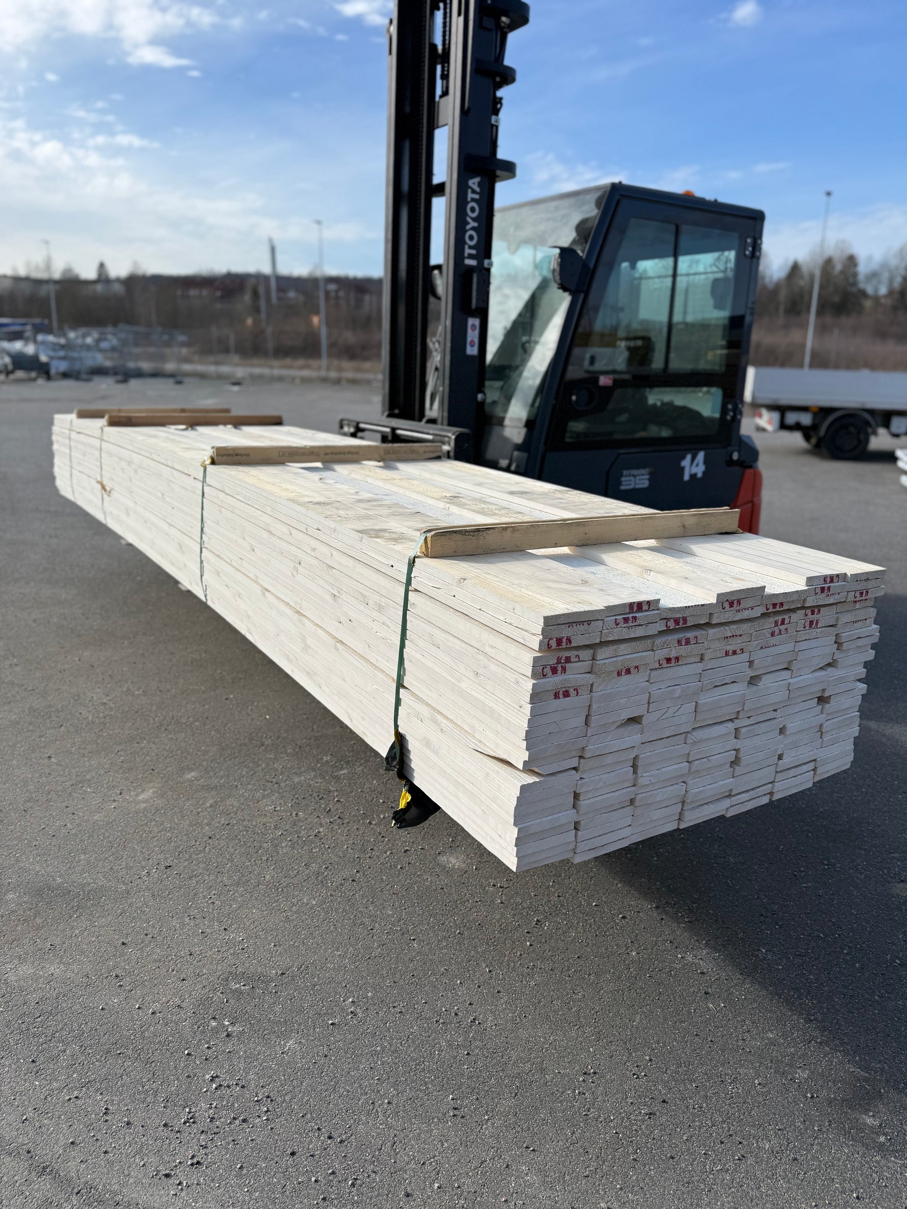 Paket Finsågade Brädor 22x145mm 5.40m 159st Grundmålad - Spirec