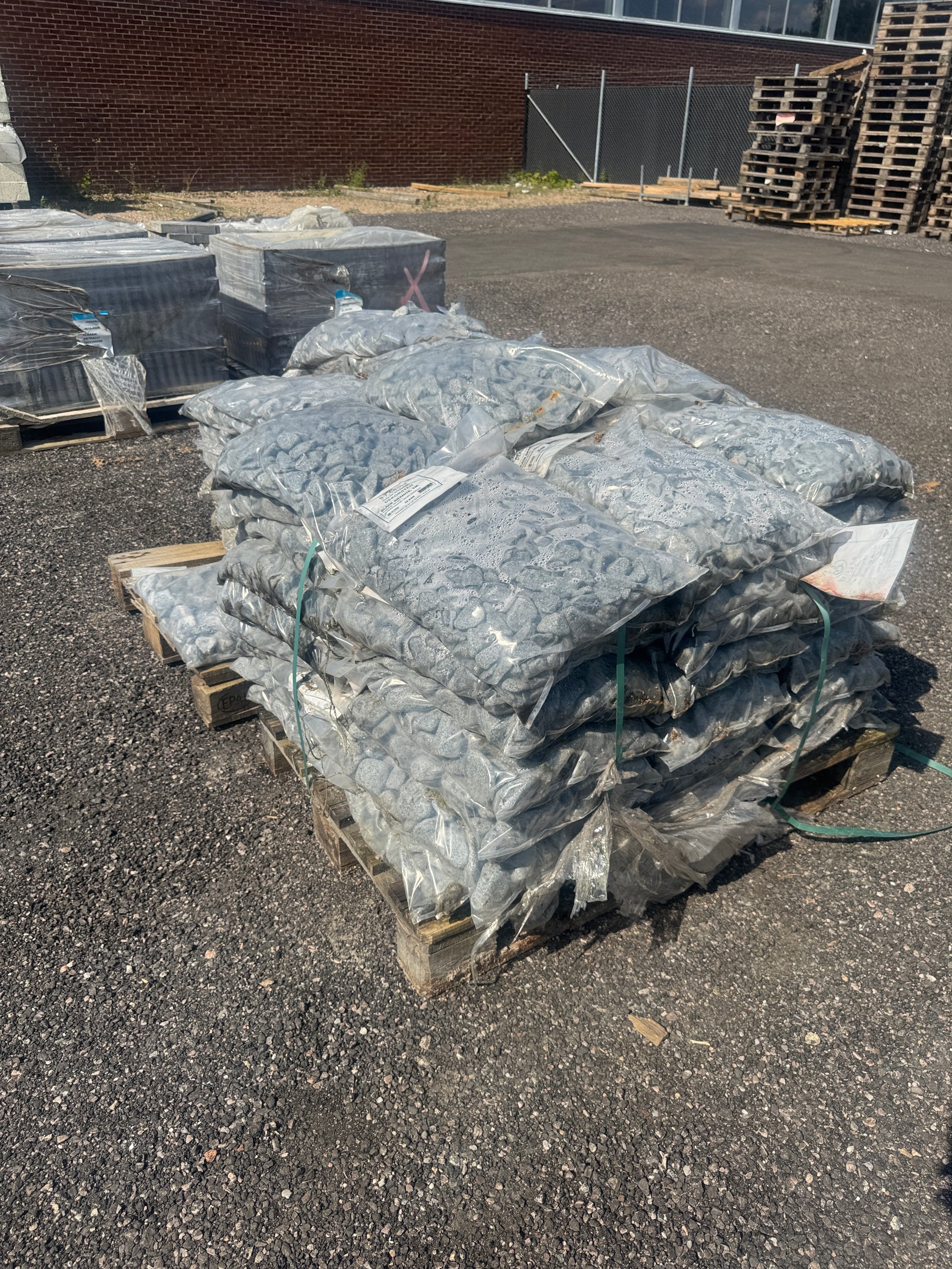 2 Pall Dekorsten Svart Granit 20–40mm 85 Säckar