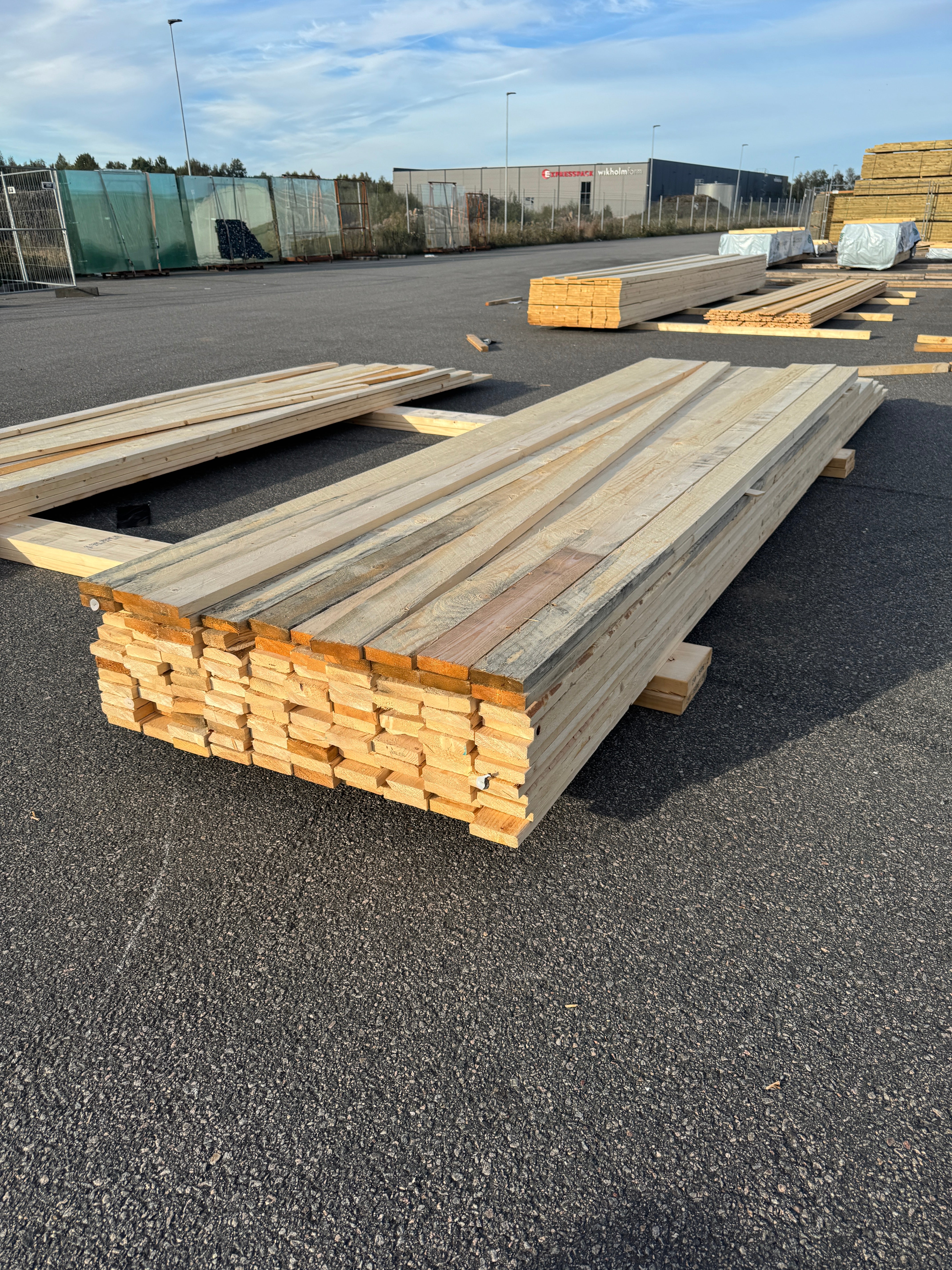 Paket Brädor 25x100mm Råsågad – 117 st (3,6–5,1 m, gran, obehandlad)