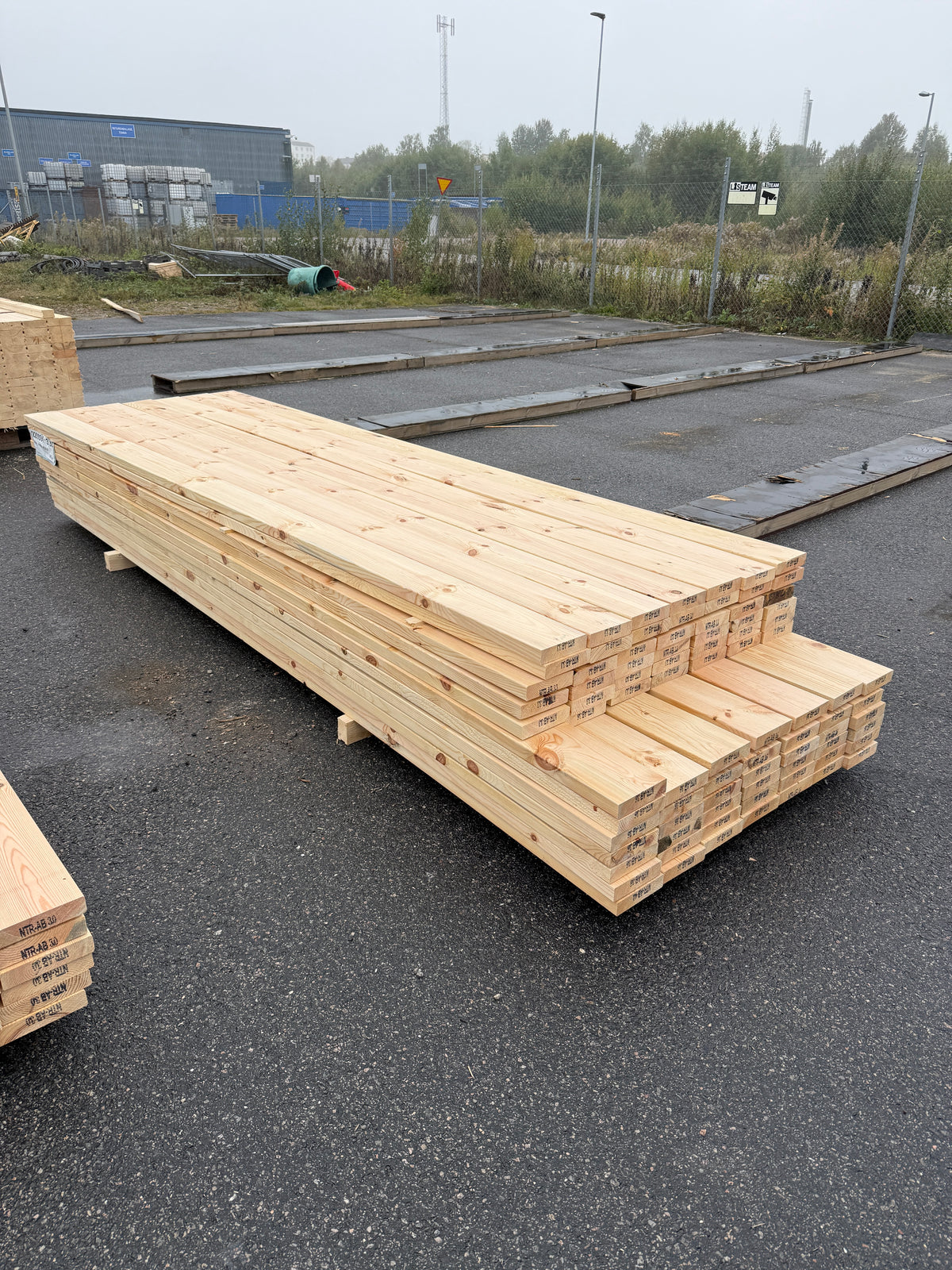 Paket Obehandlad Trall 36x148mm Furu 3,30–3,60m – 84st (Andra sortering)