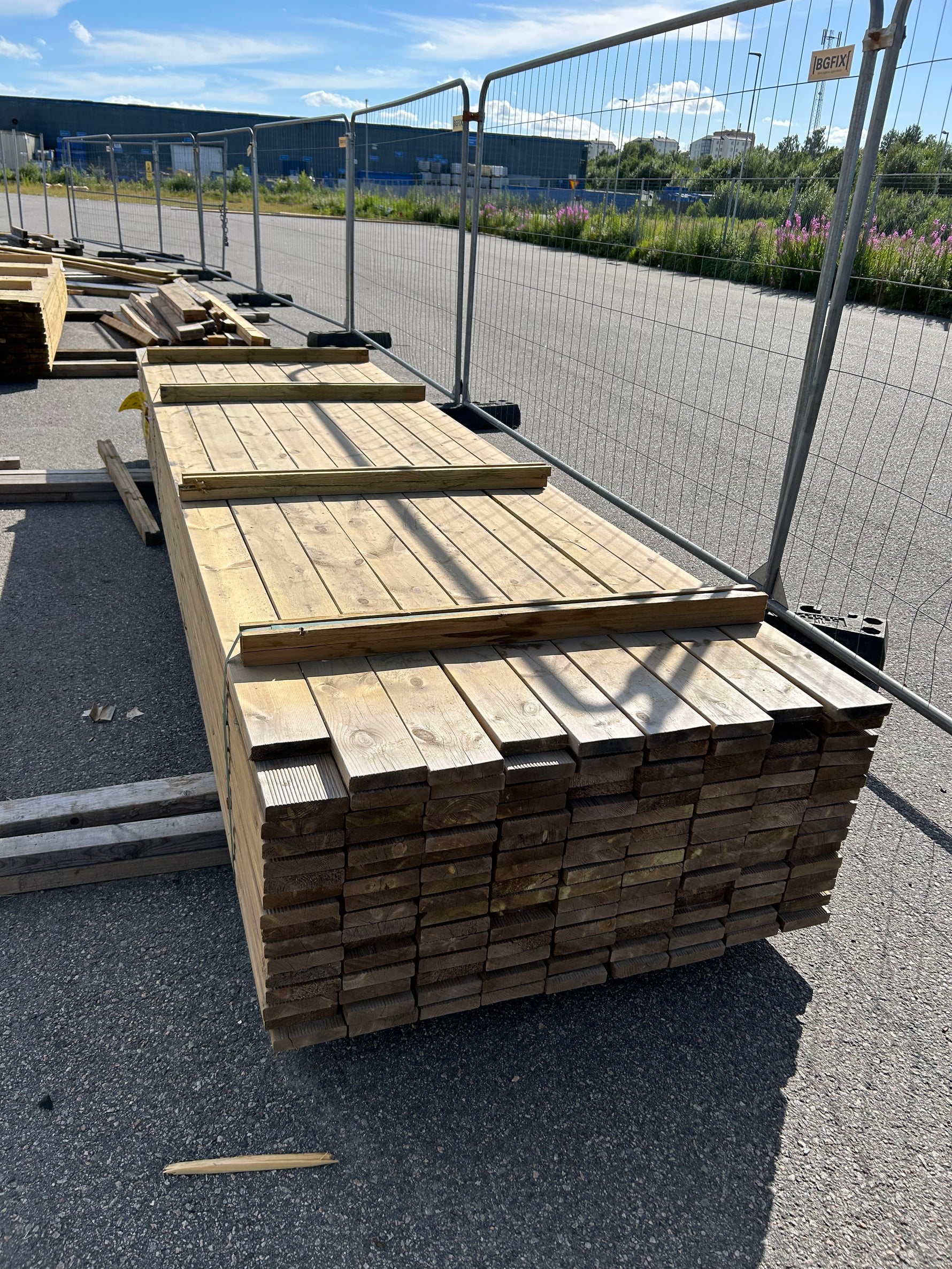 Paket Tryckimpregnerad Rillad Trall 28x120mm 3,90–4,20m 144st Väderbitet