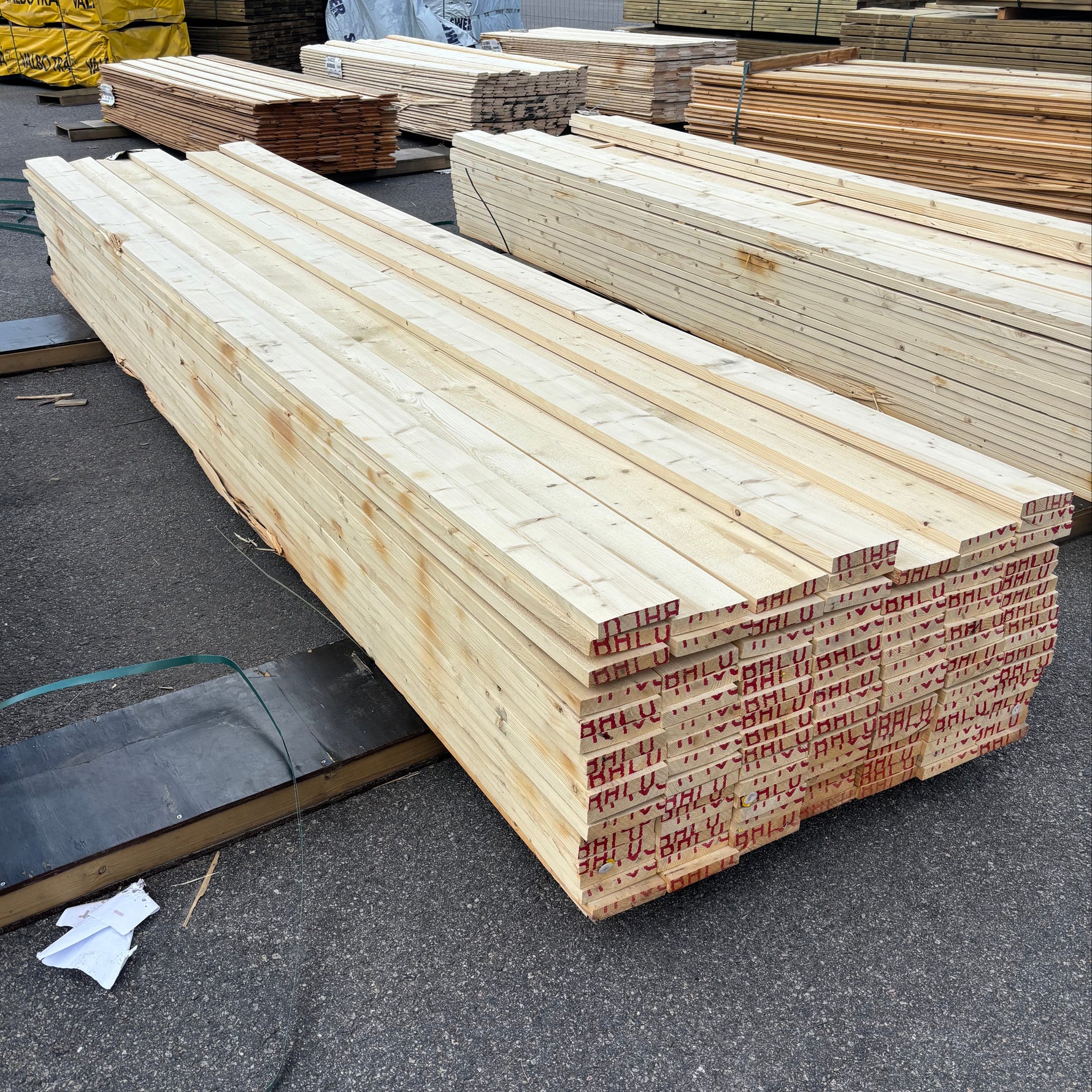 Paket Finsågade Brädor 28x145mm 4,50m 99st