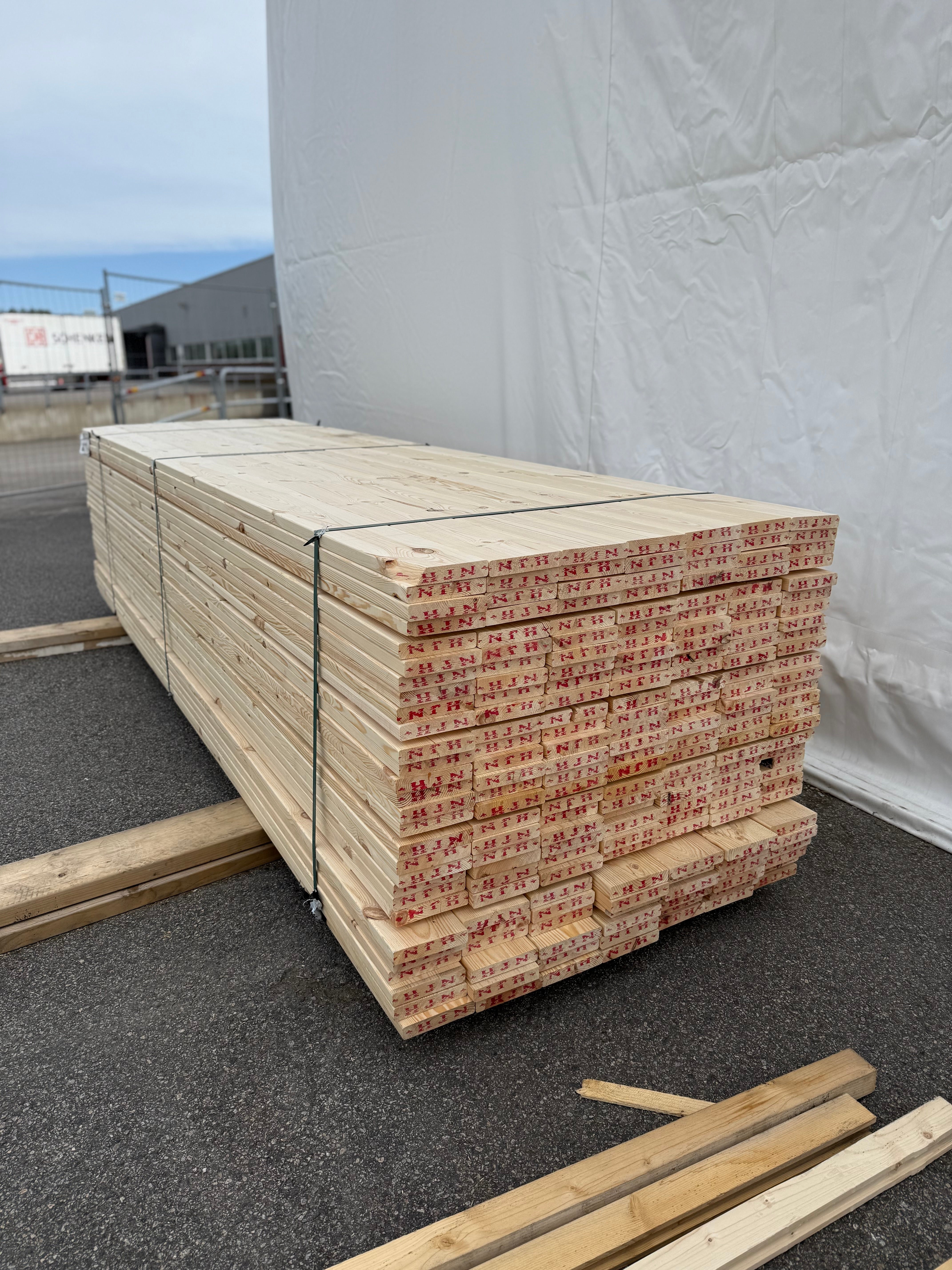 Hyvlad 27x145mm – Obehandlad Furu (Andrasortering)