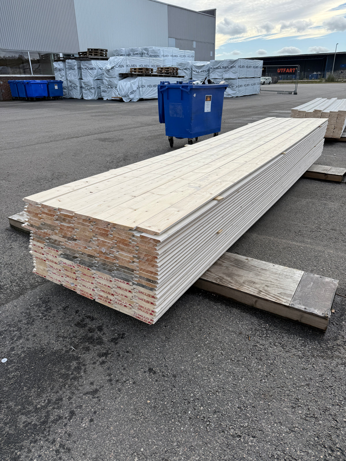 Falsad Spårpanel 22x145mm 4,50m – Grundmålad (Säljs per styck)