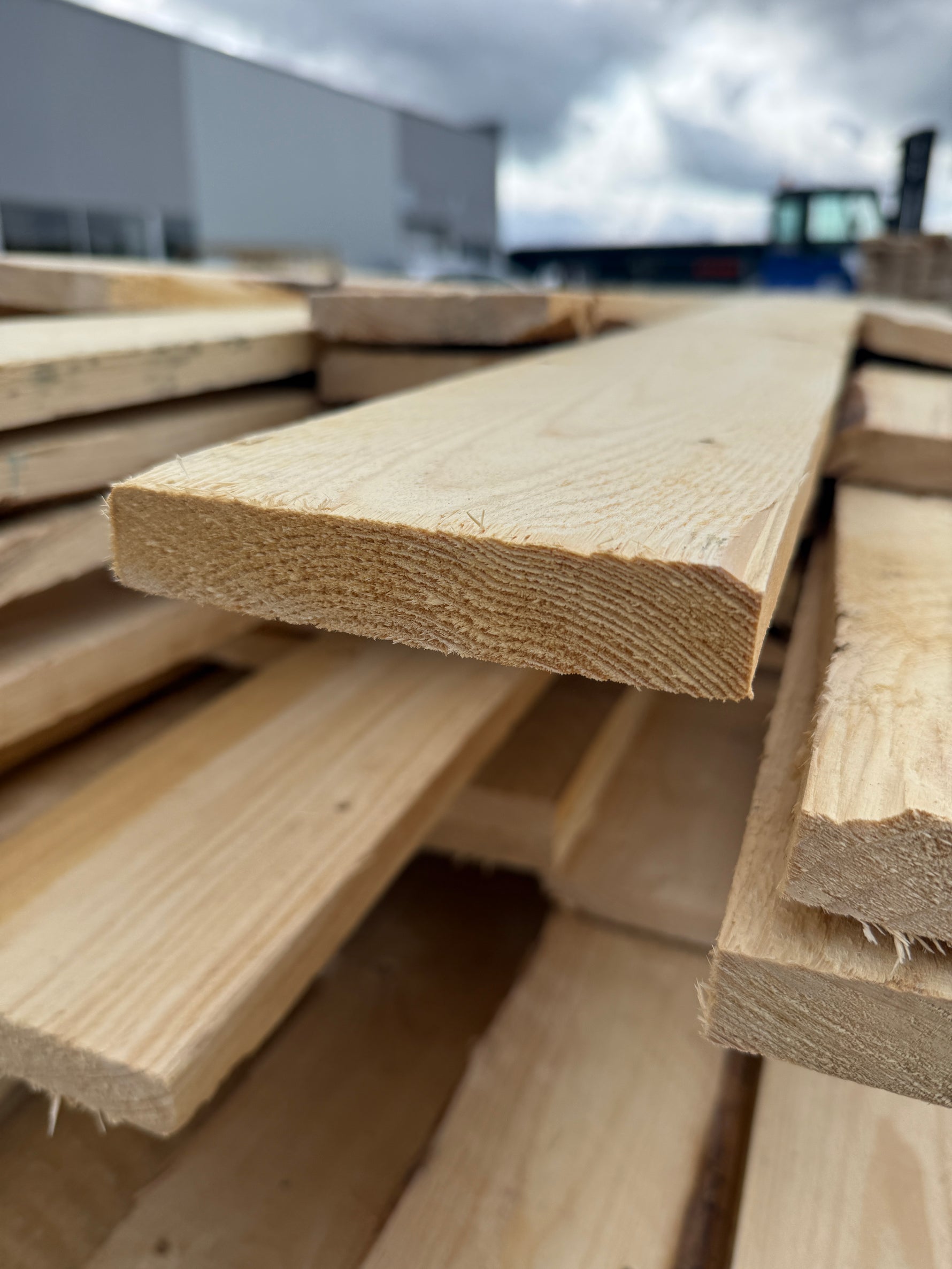 Paket Råsågade Brädor 22×125 mm – 261 st (2,40-5,40m)