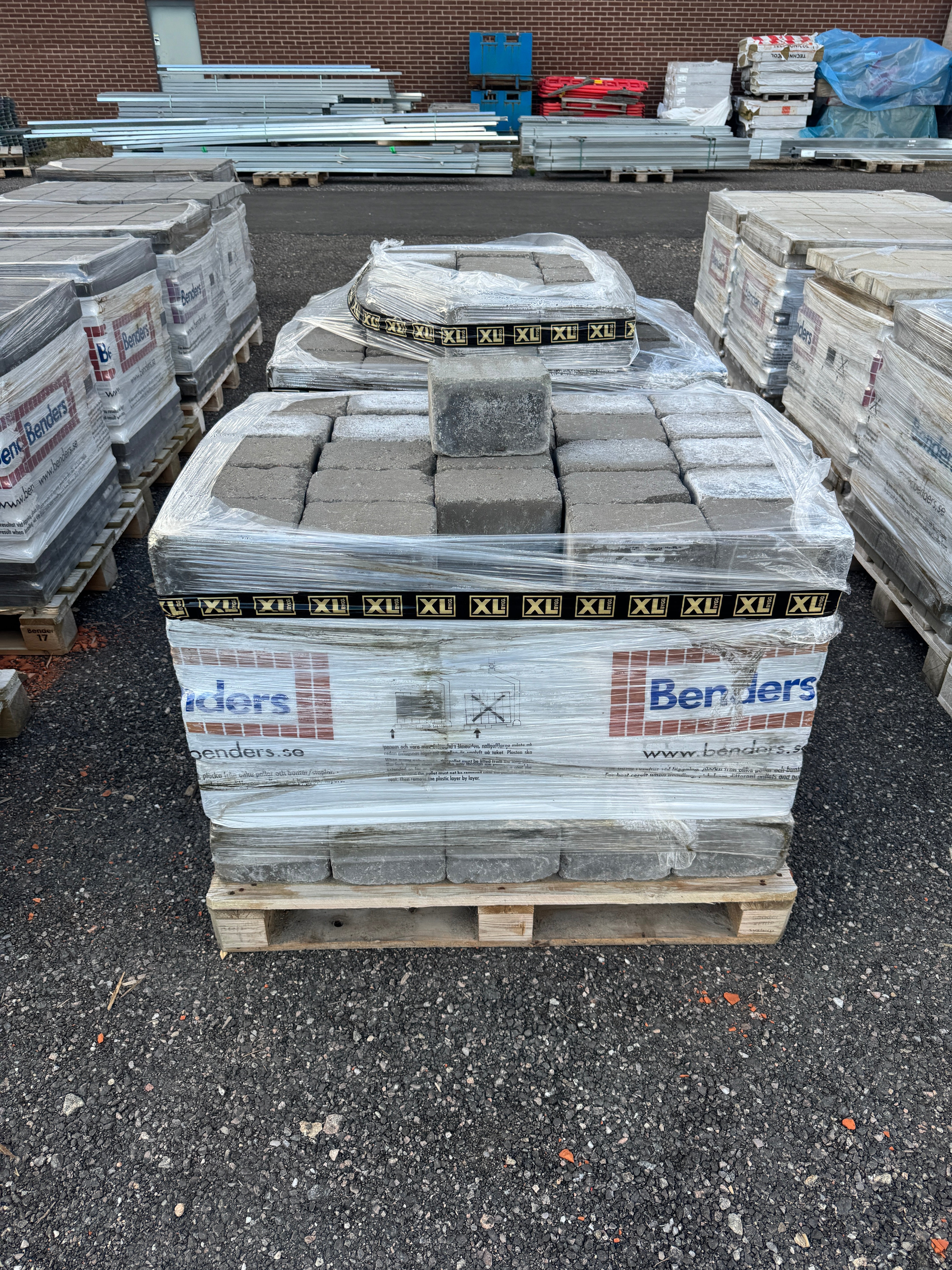 Mursten 210x140x140mm – 2 pall  (totalt 264 st) (20kr/st)
