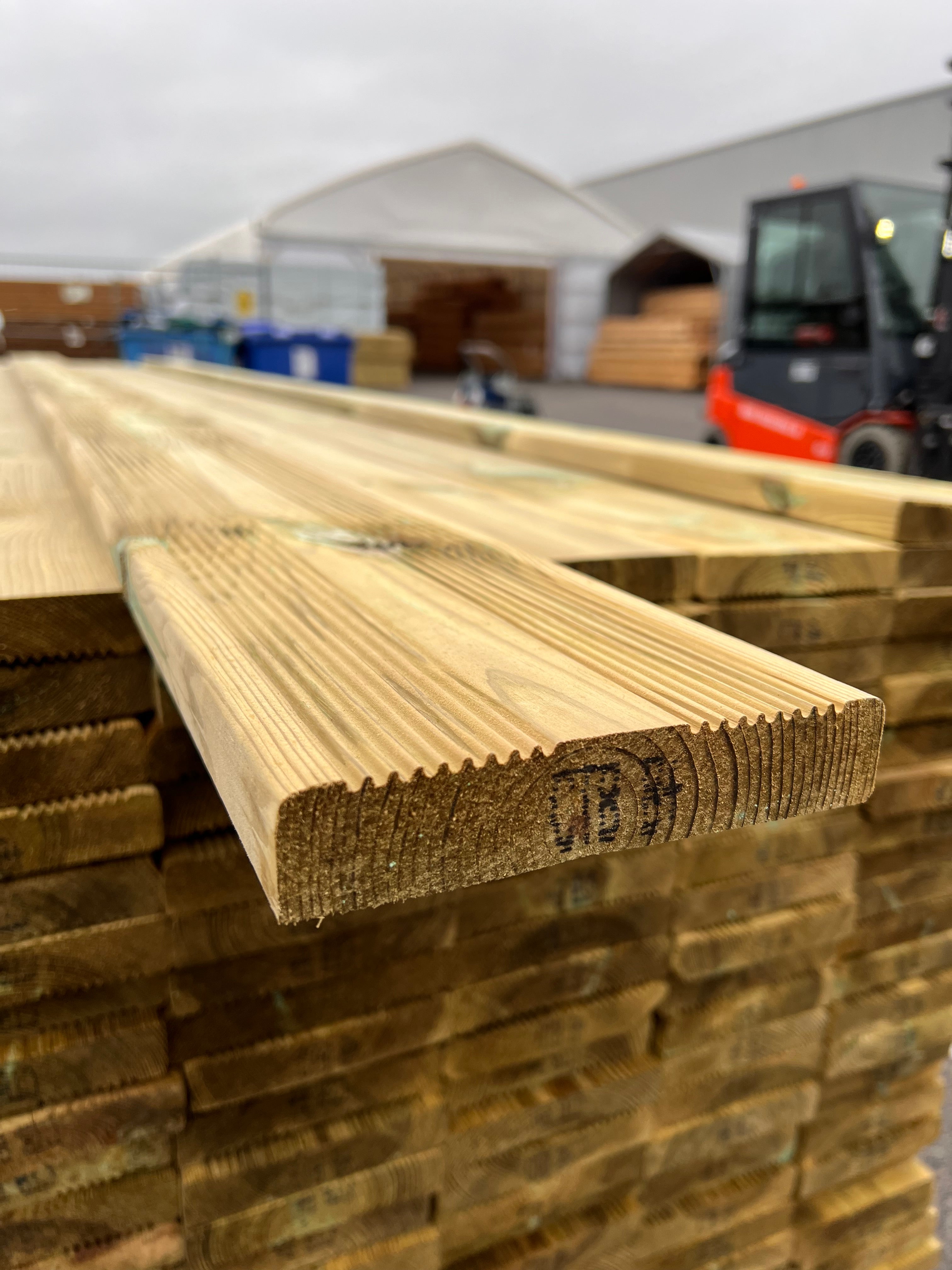 Tryckimpregnerad Rillad Trall 27x145 3,60 m – 206 st (B-sortering)