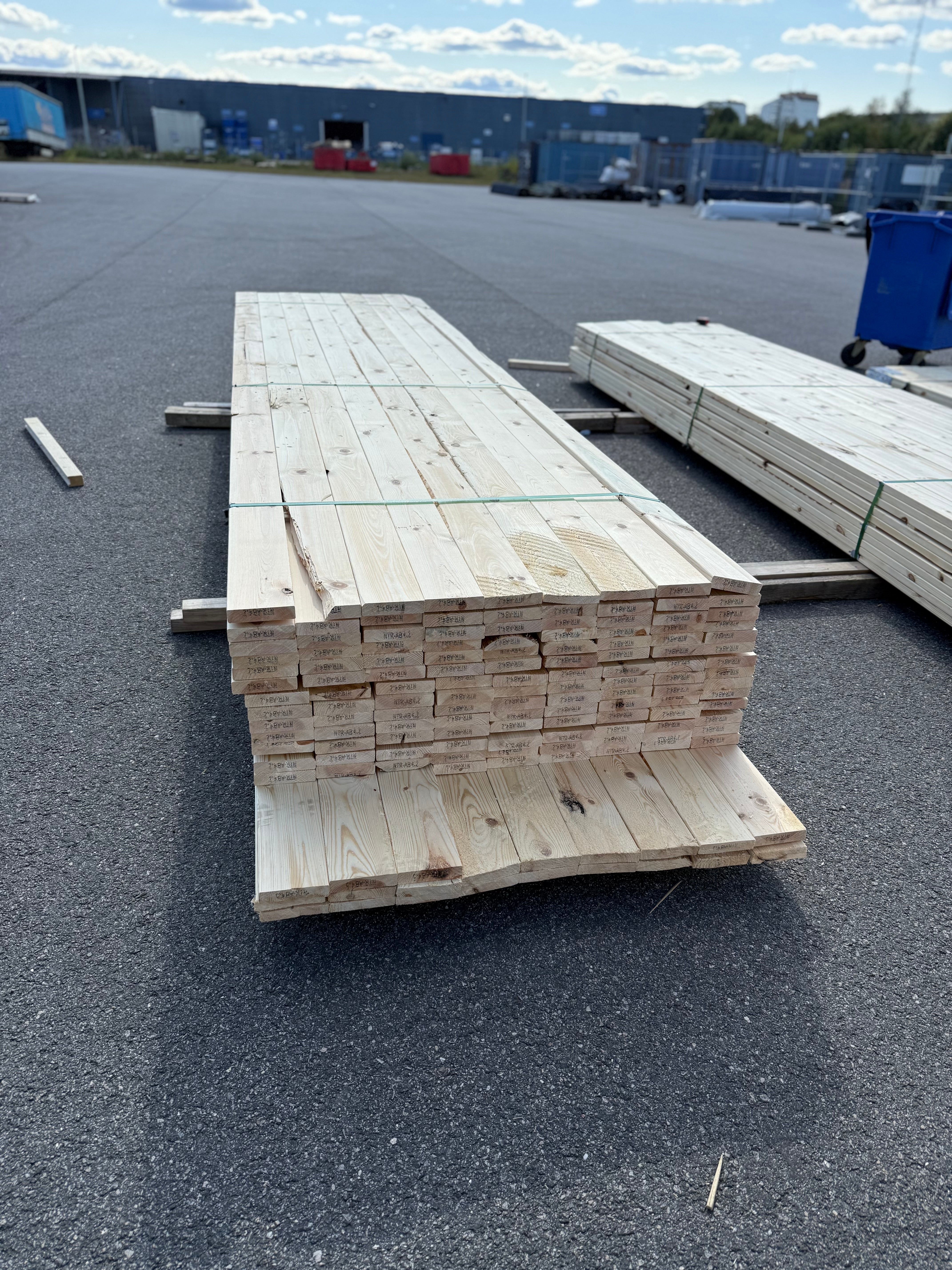 Paket Hyvlad 28x120mm 144st 4.50m – Andra sortering
