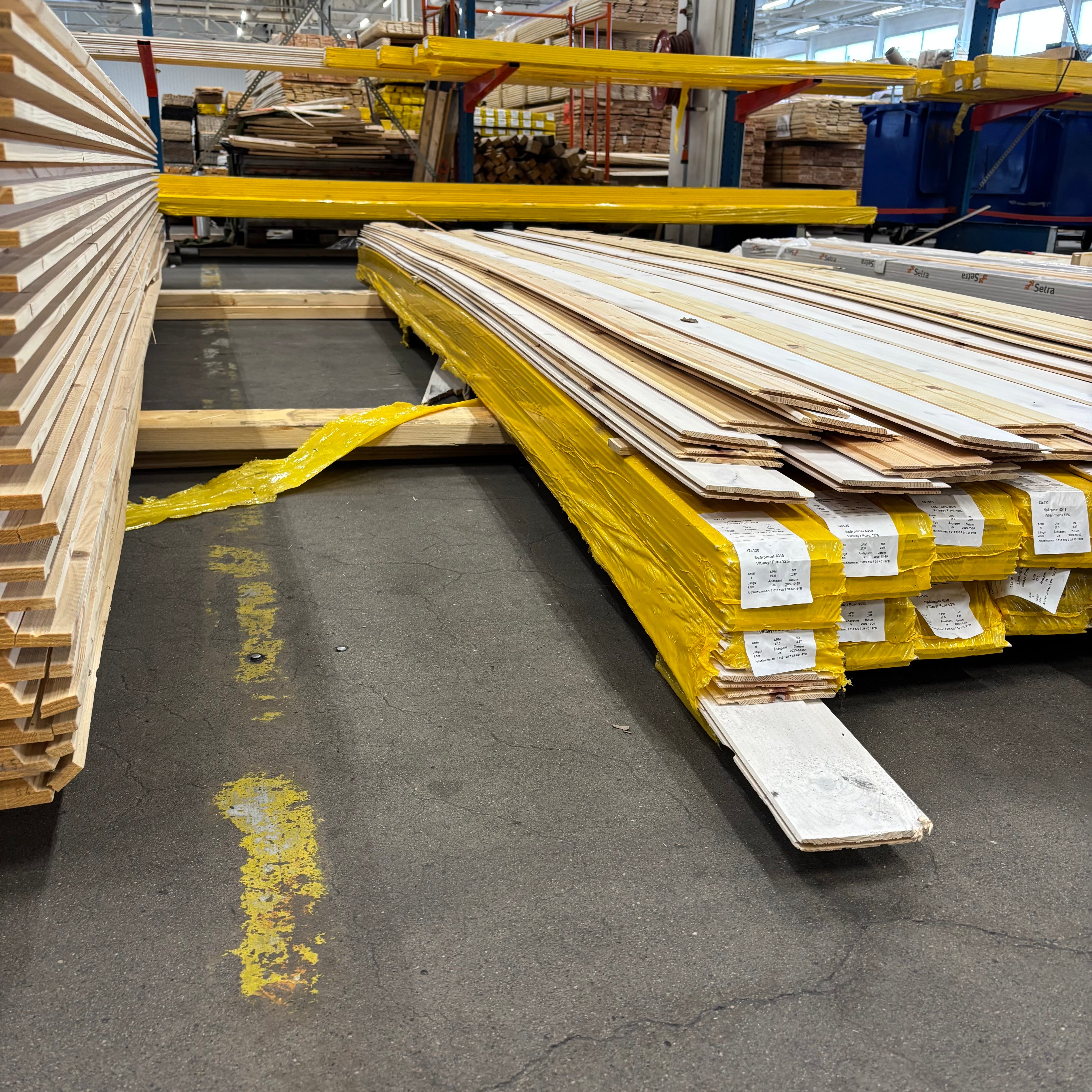 Paket Spårpanel 13x120mm – 135 st (4,40 m, furu, vitlasyr + lack)