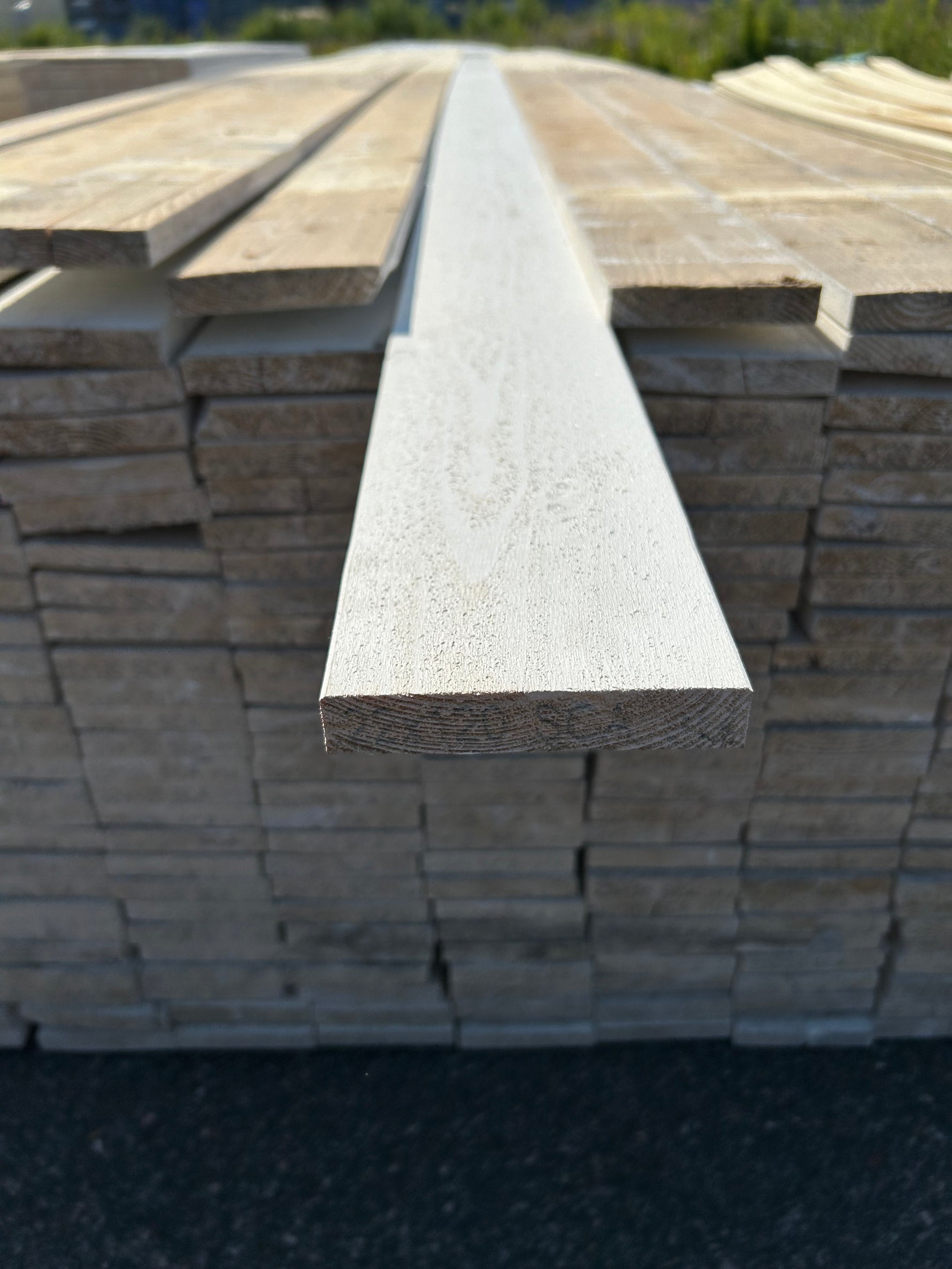 Paket Finsågade Brädor 22x120mm 5.40m Grundmålad 234st