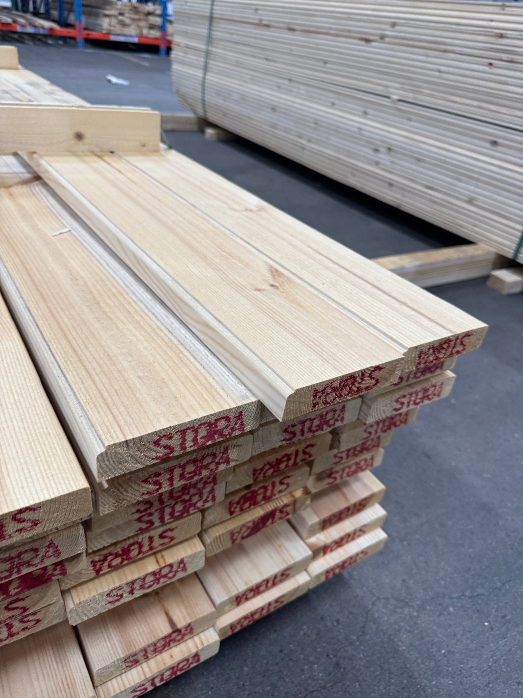 Paket Hyvlade Brädor 28x120mm 3,60m – 95 st Felhyvlade