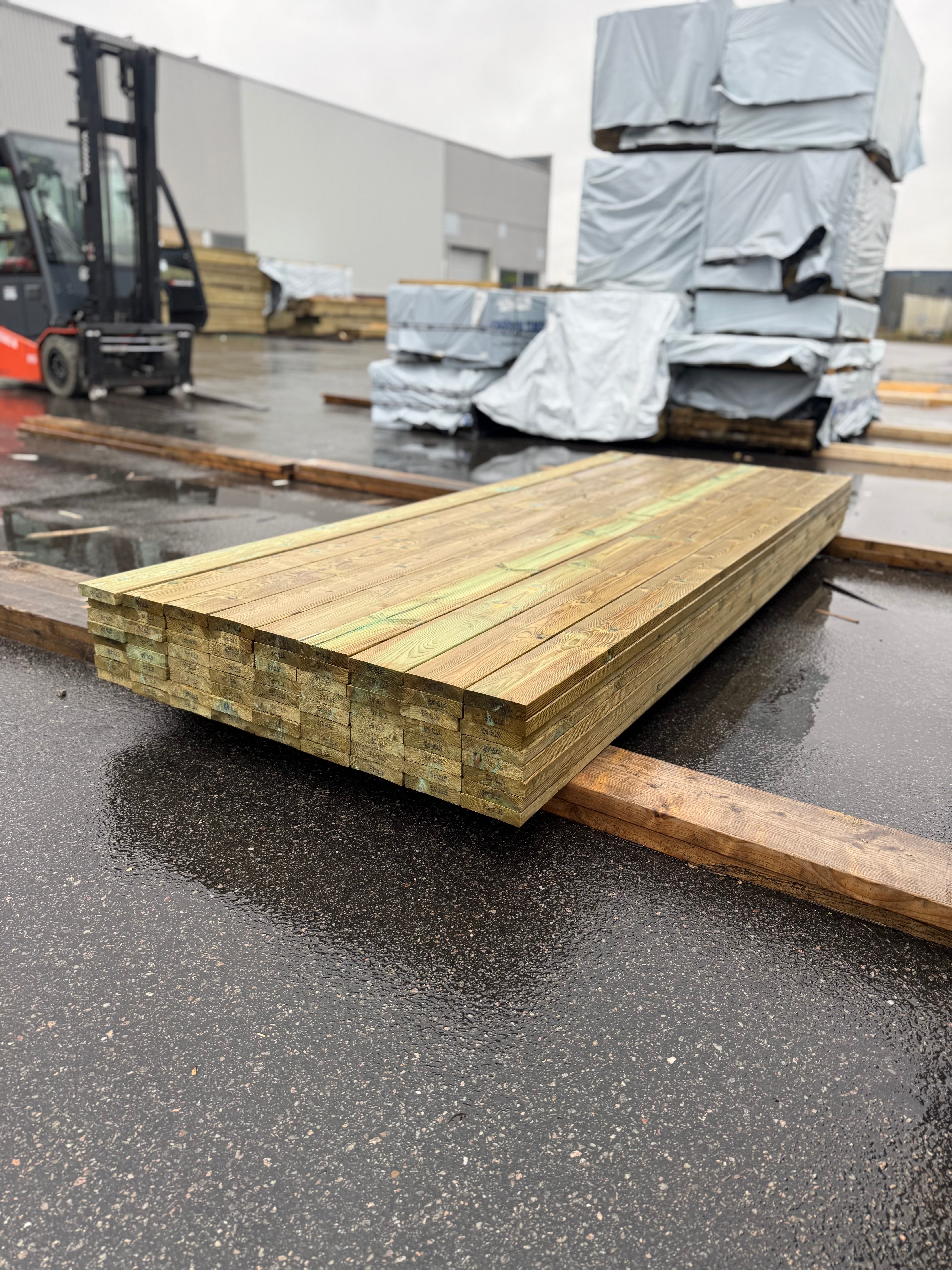 Paket Trall Rillad 28x120mm – 54 st 3.0m Tryckimpregnerad B-sort