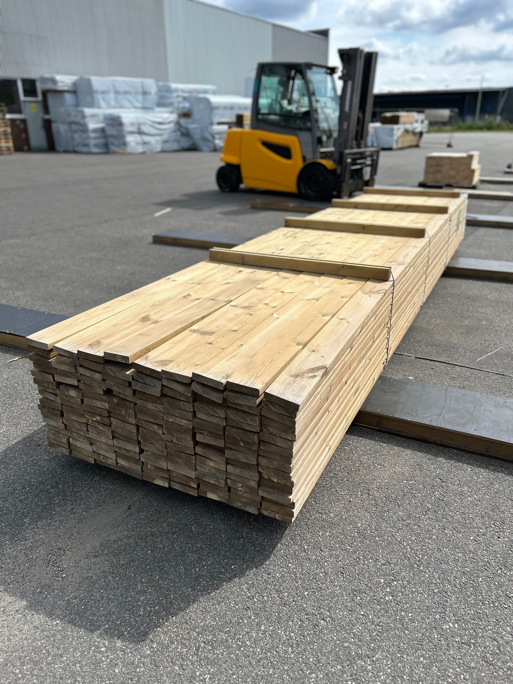Paket Tryckimpregnerad Rillad Trall 28x120mm 5,10m 144st Väderbitet