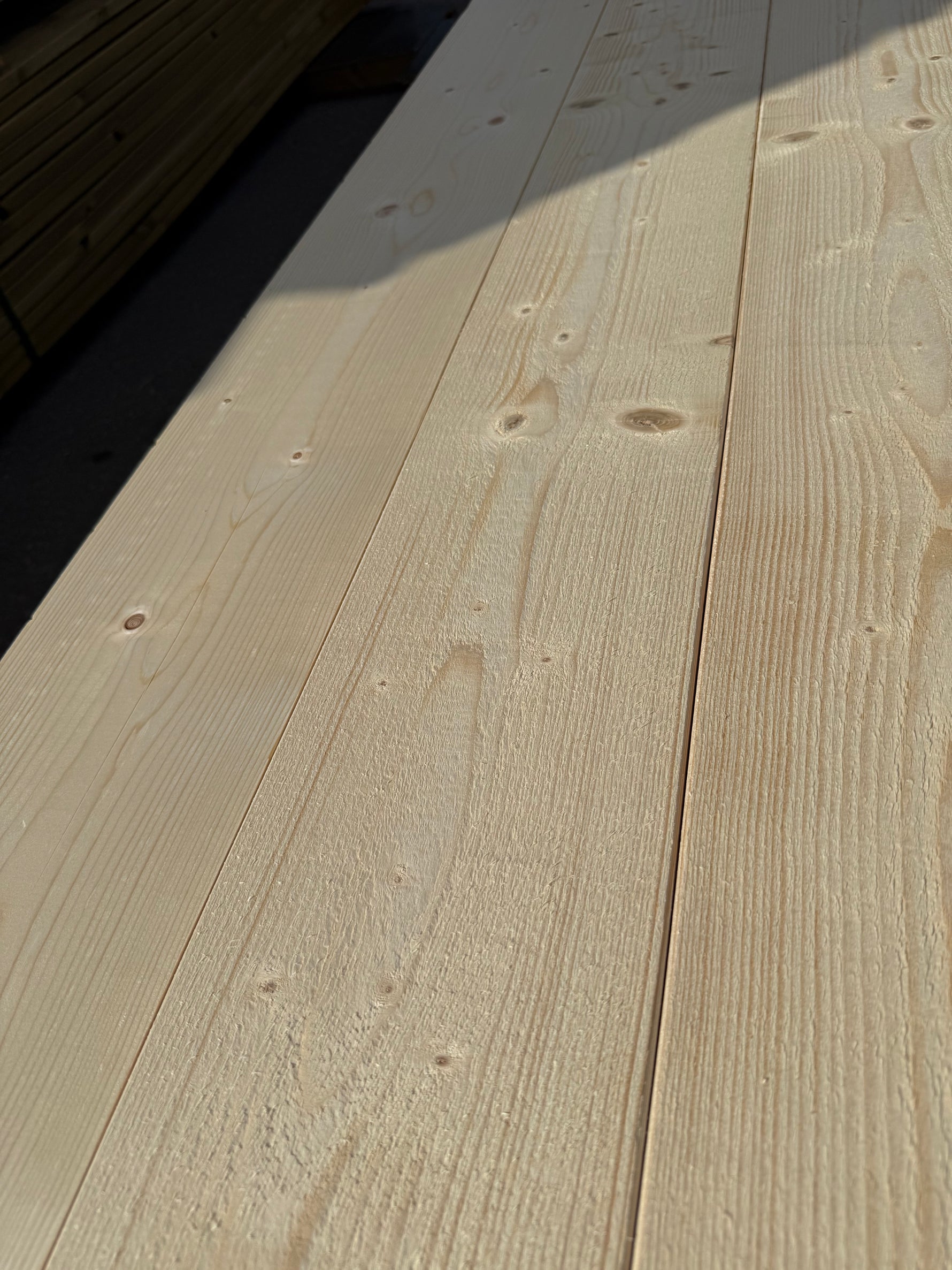 Paket Finsågade Brädor 28x170mm, 102st 3,90m