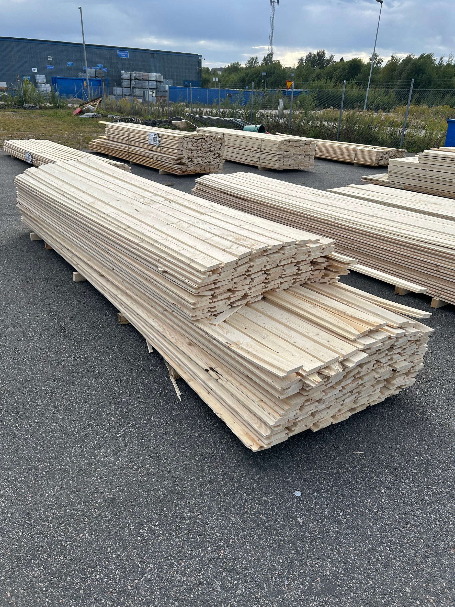 Paket Spårpanel 22x120 mm – 3,60–4,20 m (Andra sortering)