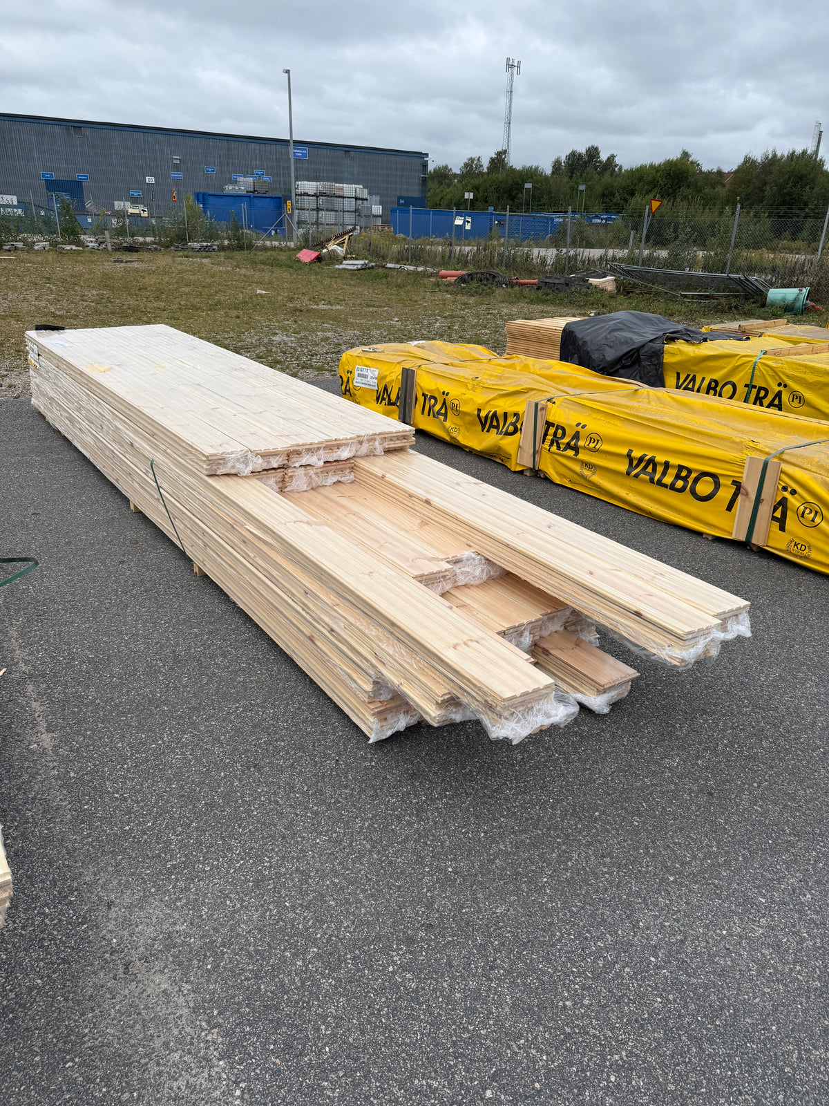 Paket Furugolv Borstad Ljusgrå Ekonomi 25x160 mm – 85,63 m²