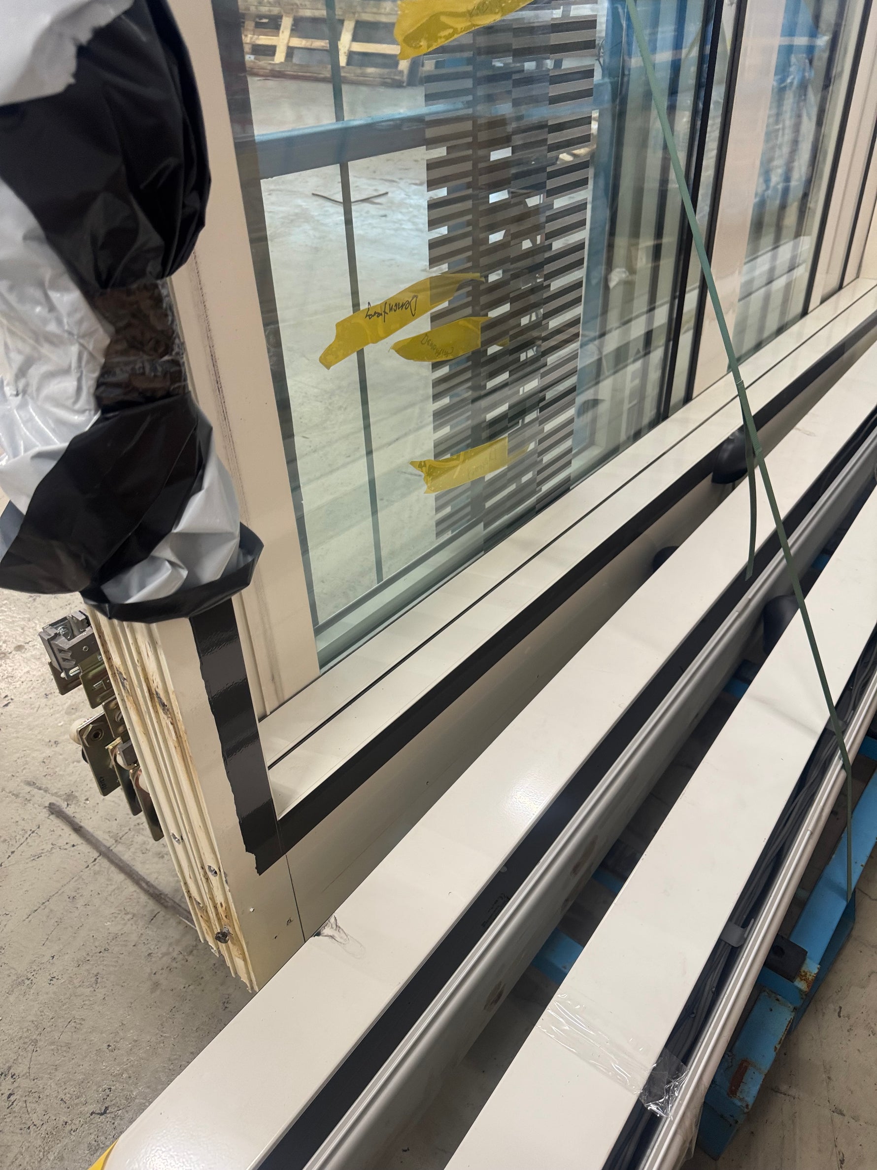 2 st Entréskjutparti – Besam (ASSA Abloy) - Spirec
