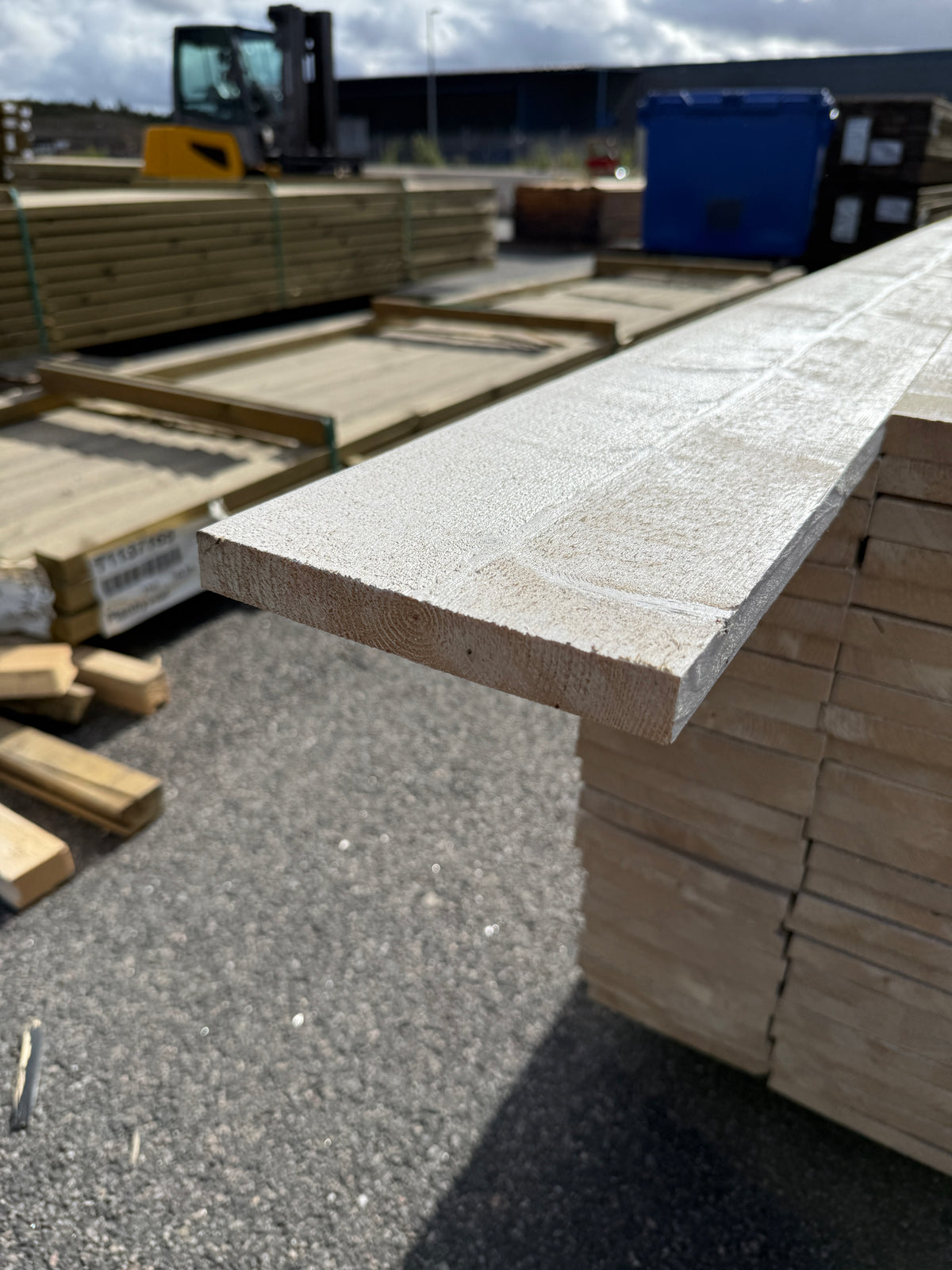 Paket Finsågade Brädor 22x170mm, 150st 5,40m Grundmålade