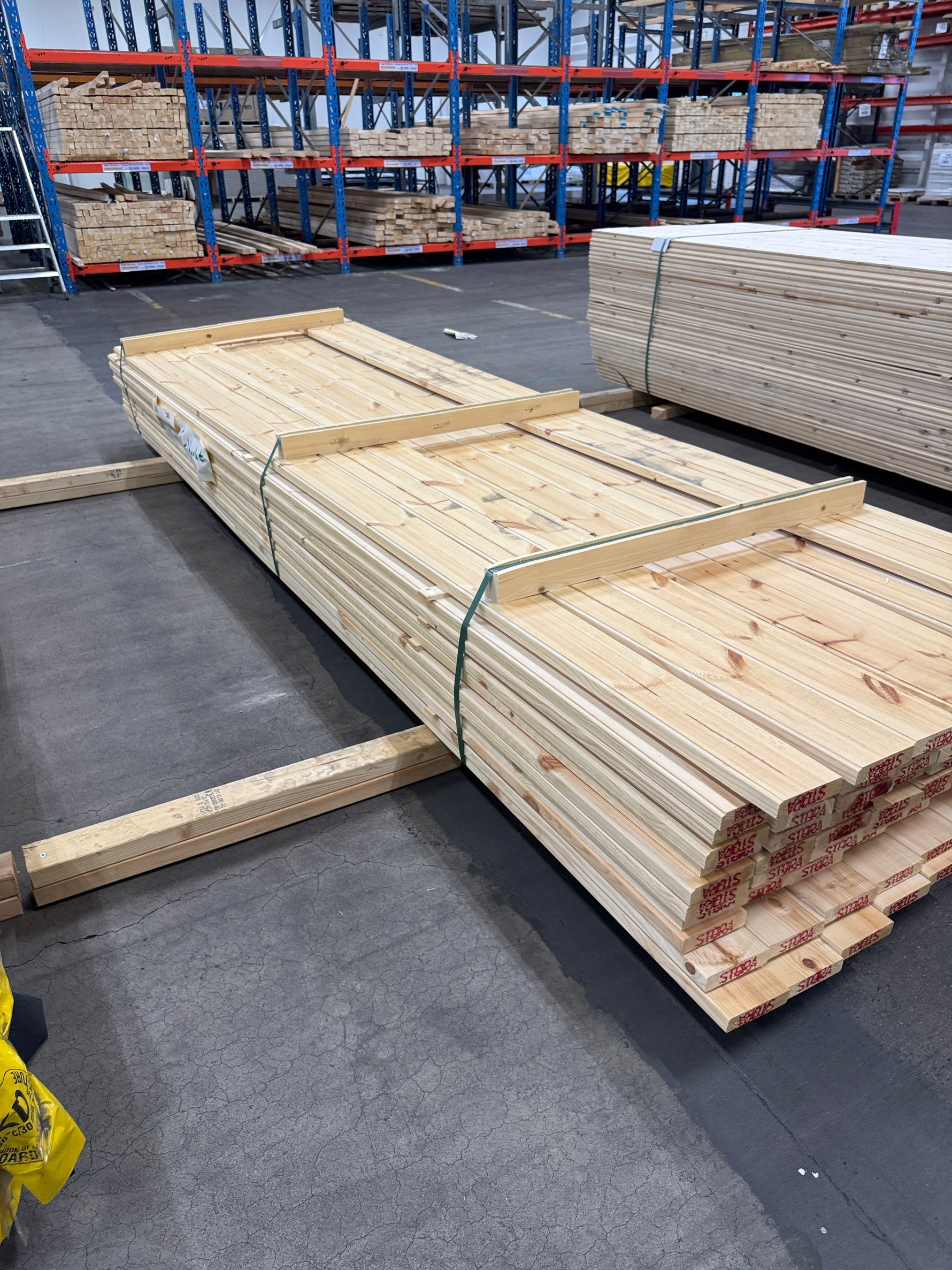 Paket Hyvlade Brädor 28x120mm 3,60m – 95 st Felhyvlade