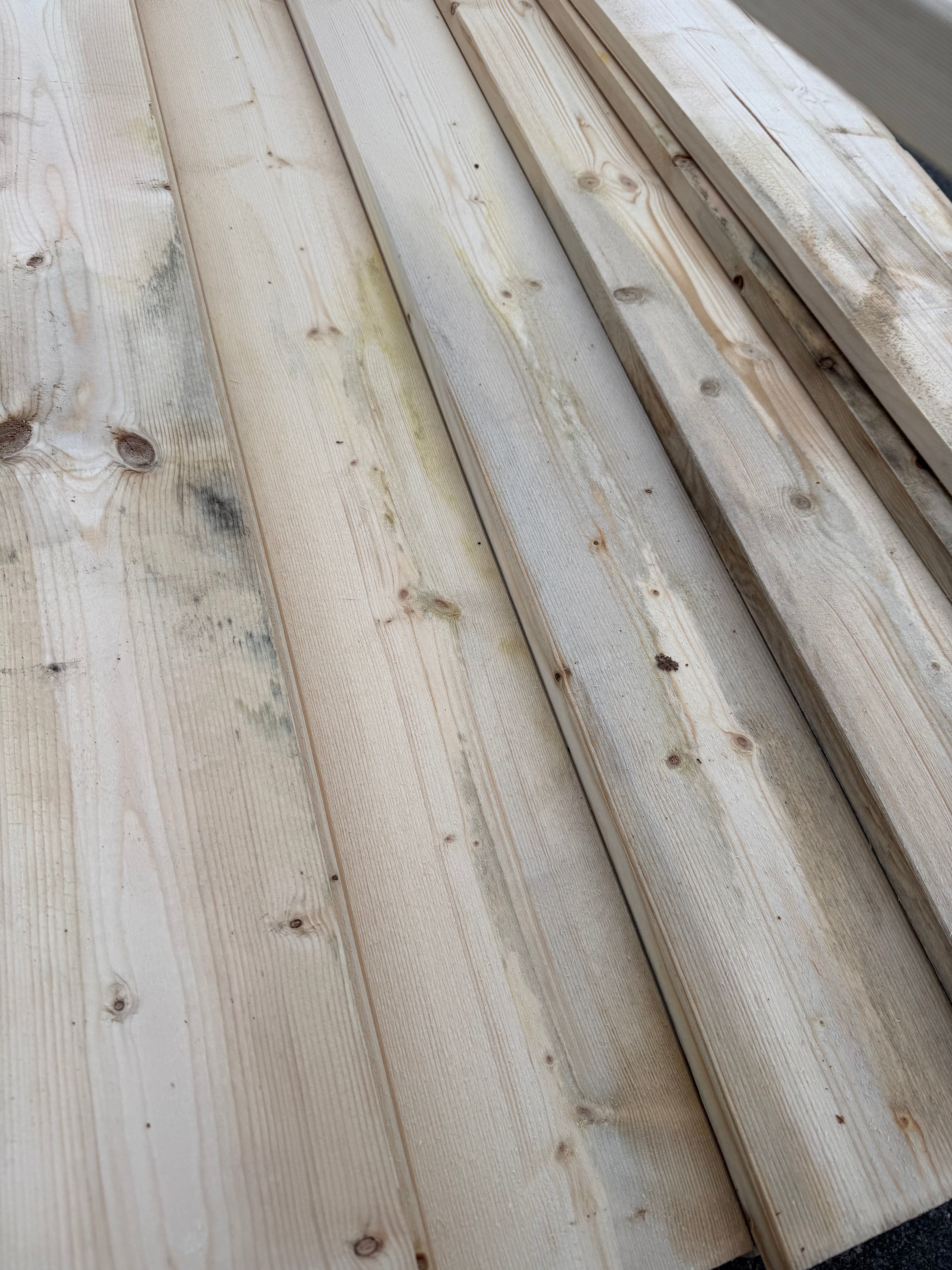 Paket Finsågade Brädor 22x145mm 4.80m- 182st (Fuktskadat)