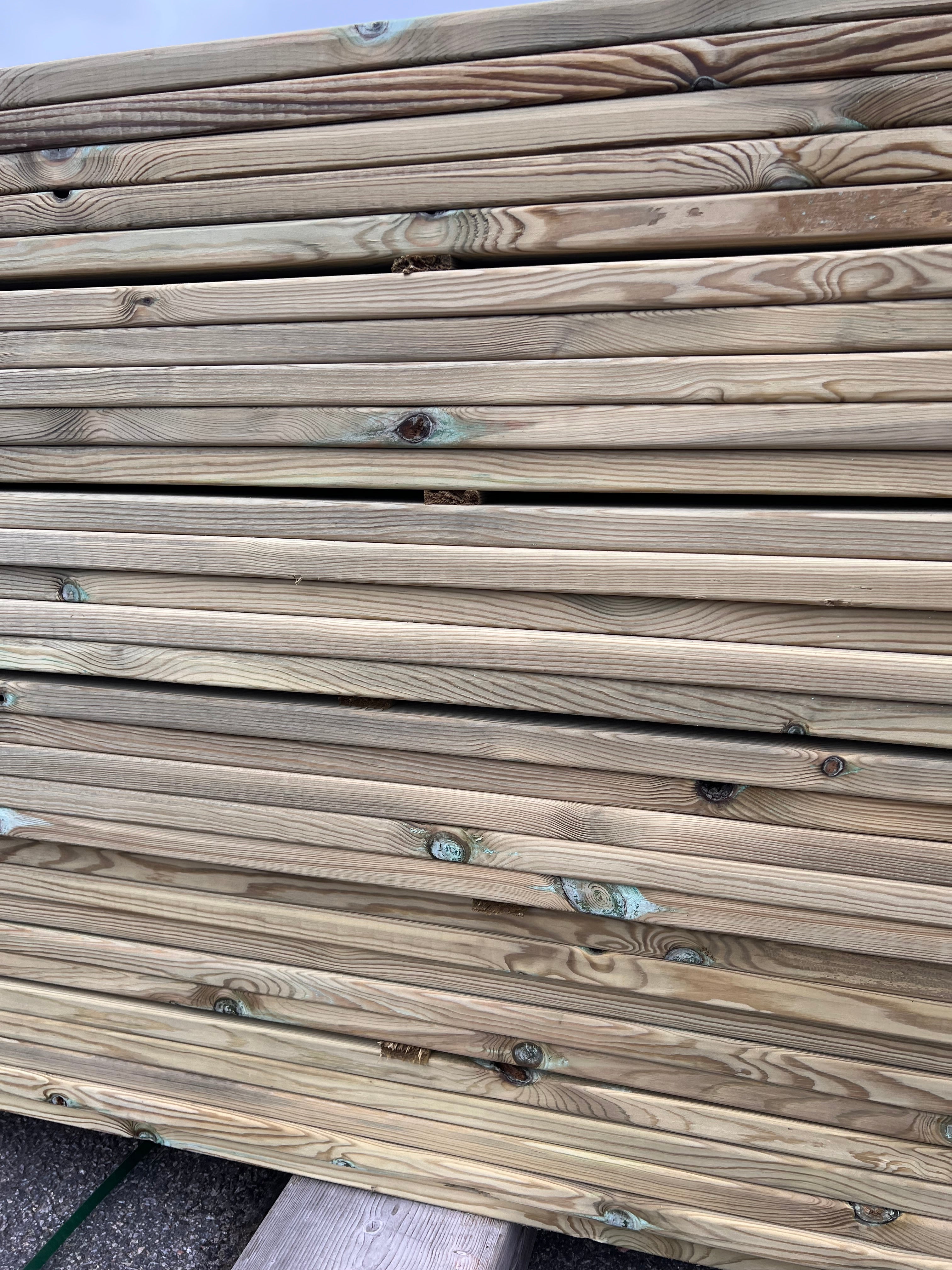 Tryckimpregnerad Rillad Trall 27x145 3,60 m – 206 st (B-sortering)