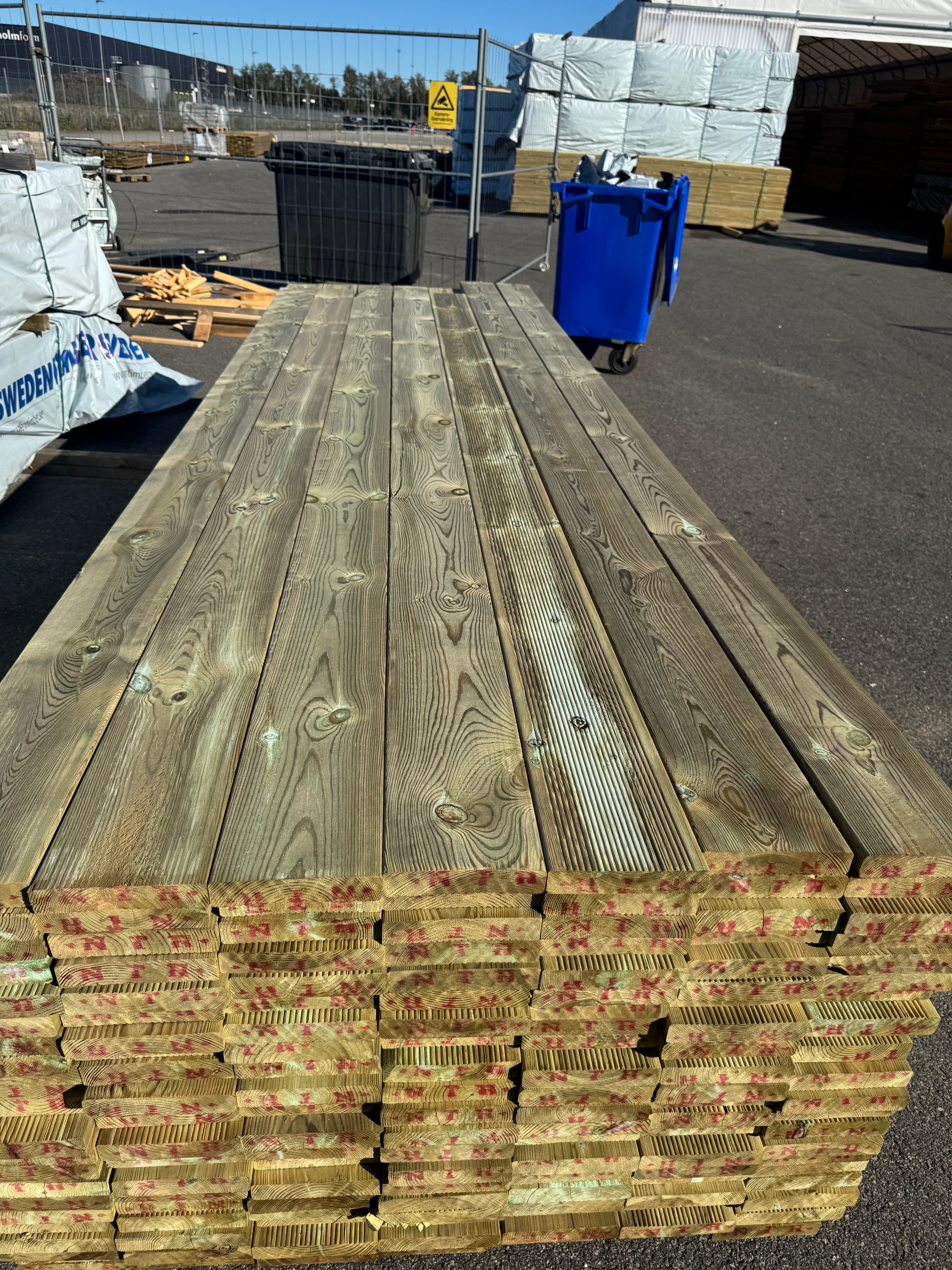 Paket Rillad Trall 28x145mm – 168 st (3,30–3,60 m, furu, NTR AB, B-sort)